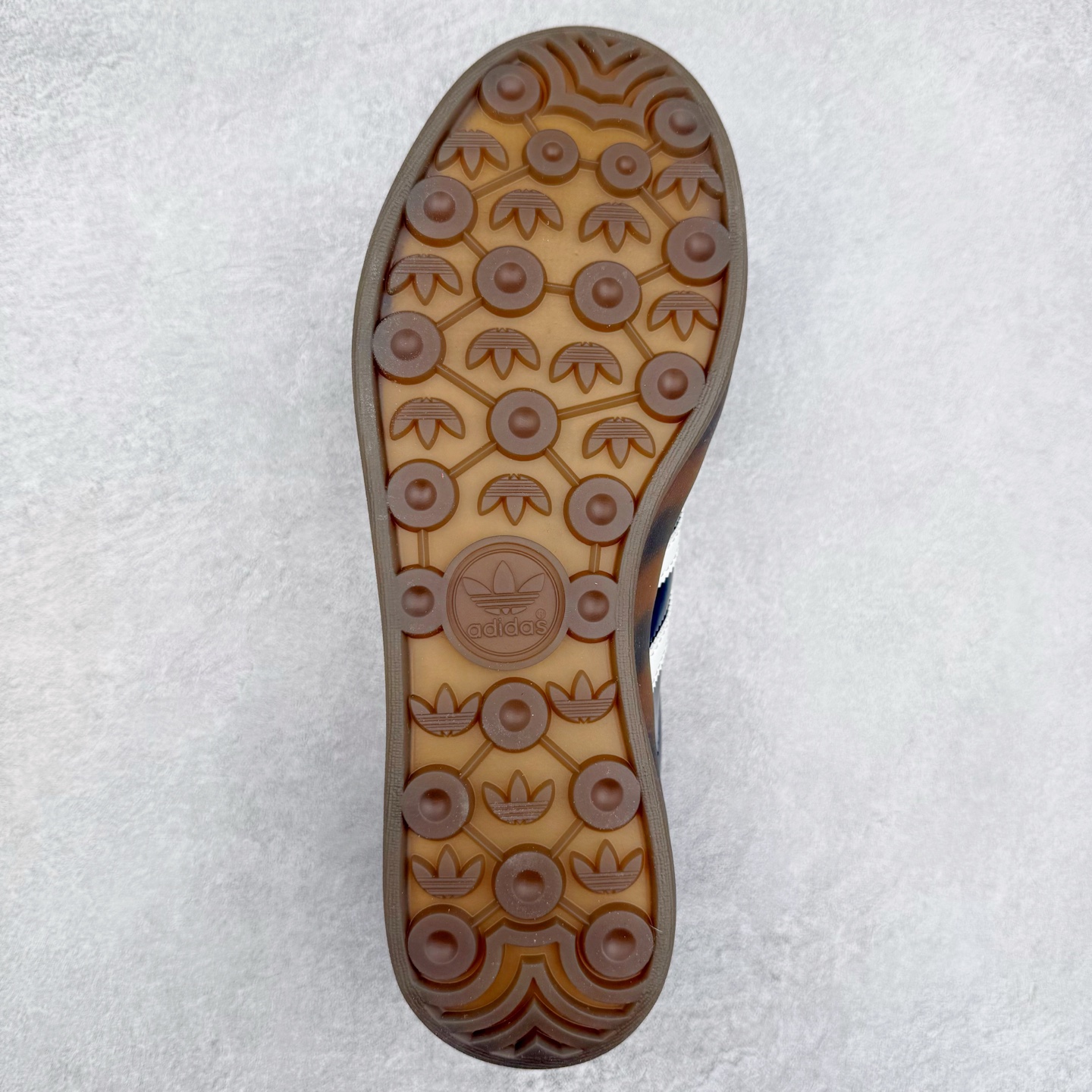 图片[9]-AD Gazelle Indoor Trainers 羚羊内训系列低帮复古百搭休闲运动德训风板鞋 JQ8124 90年代经典的复刻版！自60年代以足球训练鞋面世以来,Gazelle就以其经典设计席卷全球。1991年版本的复刻,再造经典Gazelle。采用皮革打造,搭配浊色细节,让这款经典更加简约。尺码：36 36⅔ 37⅓ 38 38⅔ 39⅓ 40 40⅔ 41⅓ 42 42⅔ 43⅓ 44⅓ 44⅔ 45-选品中心