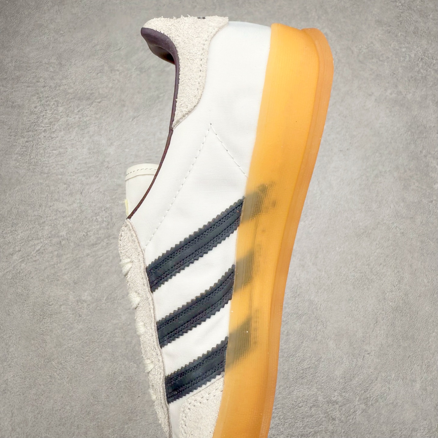 图片[7]-AD Gazelle Indoor Trainers 羚羊内训系列低帮复古百搭休闲运动德训风板鞋 IH9985 90年代经典的复刻版！自60年代以足球训练鞋面世以来,Gazelle就以其经典设计席卷全球。1991年版本的复刻,再造经典Gazelle。采用皮革打造,搭配浊色细节,让这款经典更加简约。尺码：36 36⅔ 37⅓ 38 38⅔ 39⅓ 40 40⅔ 41⅓ 42 42⅔ 43⅓ 44⅓ 44⅔ 45-选品中心