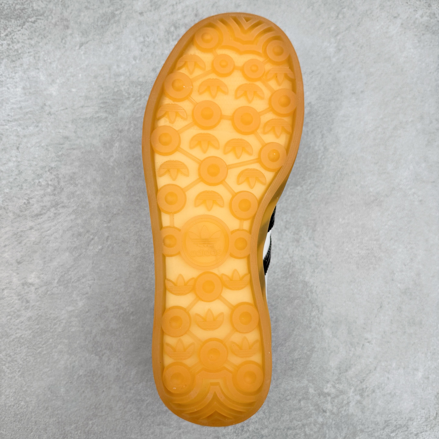 图片[9]-AD Gazelle Indoor Trainers 羚羊内训系列低帮复古百搭休闲运动德训风板鞋 IH9985 90年代经典的复刻版！自60年代以足球训练鞋面世以来,Gazelle就以其经典设计席卷全球。1991年版本的复刻,再造经典Gazelle。采用皮革打造,搭配浊色细节,让这款经典更加简约。尺码：36 36⅔ 37⅓ 38 38⅔ 39⅓ 40 40⅔ 41⅓ 42 42⅔ 43⅓ 44⅓ 44⅔ 45-选品中心