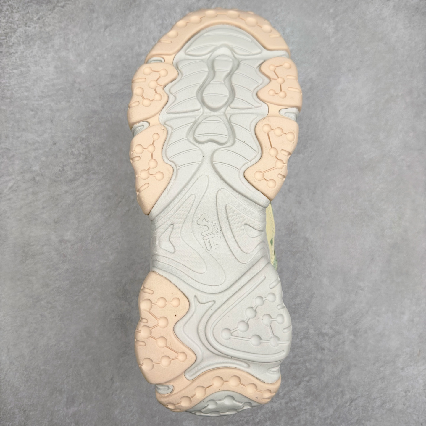 图片[9]-FILA FLUID 5 斐乐猫爪五代百搭低帮复古老爹风潮流休闲运动慢跑鞋 自老爹鞋开始流行于街头 FILA 陆续带回了一些老鞋 同时推出了诸多新鞋型 此番 FILA 为旗下 Ravagement 新增几款配色 将丰富的色彩组合起来 并搭配上繁复的鞋面结构 重新演绎了这双山系老爹鞋 尺码：35 36 36.5 37.5 38 38.5 39 40 40.5 41 42 42.5 43 44 44.5 45-选品中心