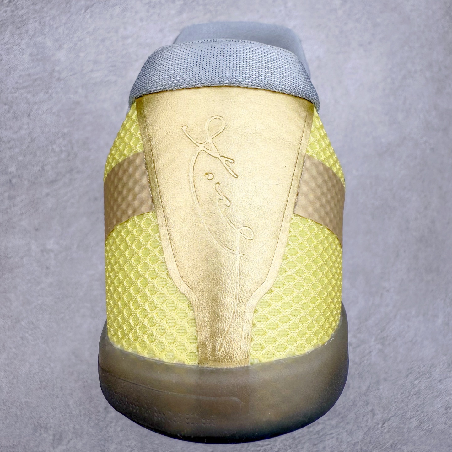 图片[8]-NK Kobe 11 Elite Low 科比11代实战篮球鞋 836186-100 科比退役前的最后一双签名鞋意义重大 Eric Avar这次采用了低帮的鞋身设计 并使用加强版的Flyknit编织面料作为鞋面 更加坚韧牢固 提供更好的保护 中底依日采用了混合缓震的设计 前掌的Lunarlon搭配后掌Zoom Air气垫 确保缓震性能的强劲 尺码：39 40 40.5 41 42 42.5 43 44 44.5 45 46 47.5 48.5-选品中心