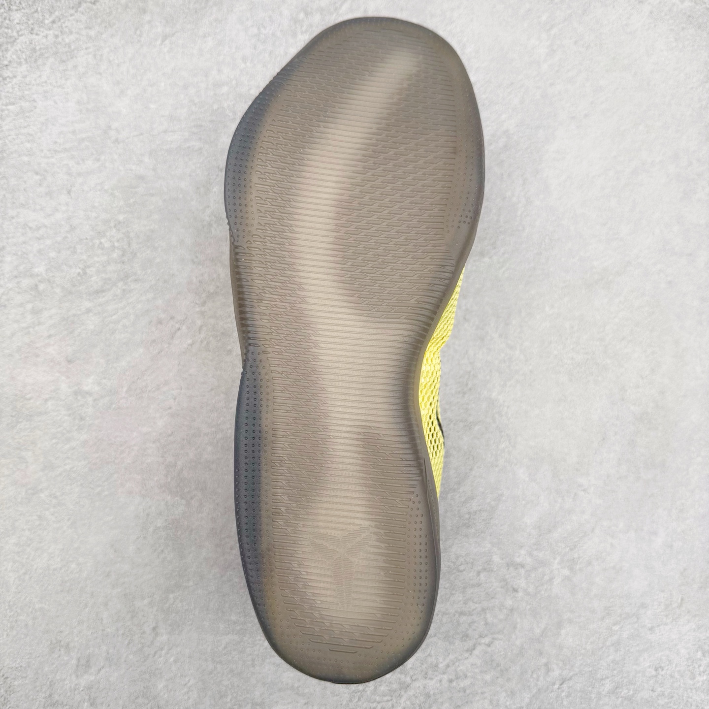 图片[9]-NK Kobe 11 Elite Low 科比11代实战篮球鞋 836186-100 科比退役前的最后一双签名鞋意义重大 Eric Avar这次采用了低帮的鞋身设计 并使用加强版的Flyknit编织面料作为鞋面 更加坚韧牢固 提供更好的保护 中底依日采用了混合缓震的设计 前掌的Lunarlon搭配后掌Zoom Air气垫 确保缓震性能的强劲 尺码：39 40 40.5 41 42 42.5 43 44 44.5 45 46 47.5 48.5-选品中心