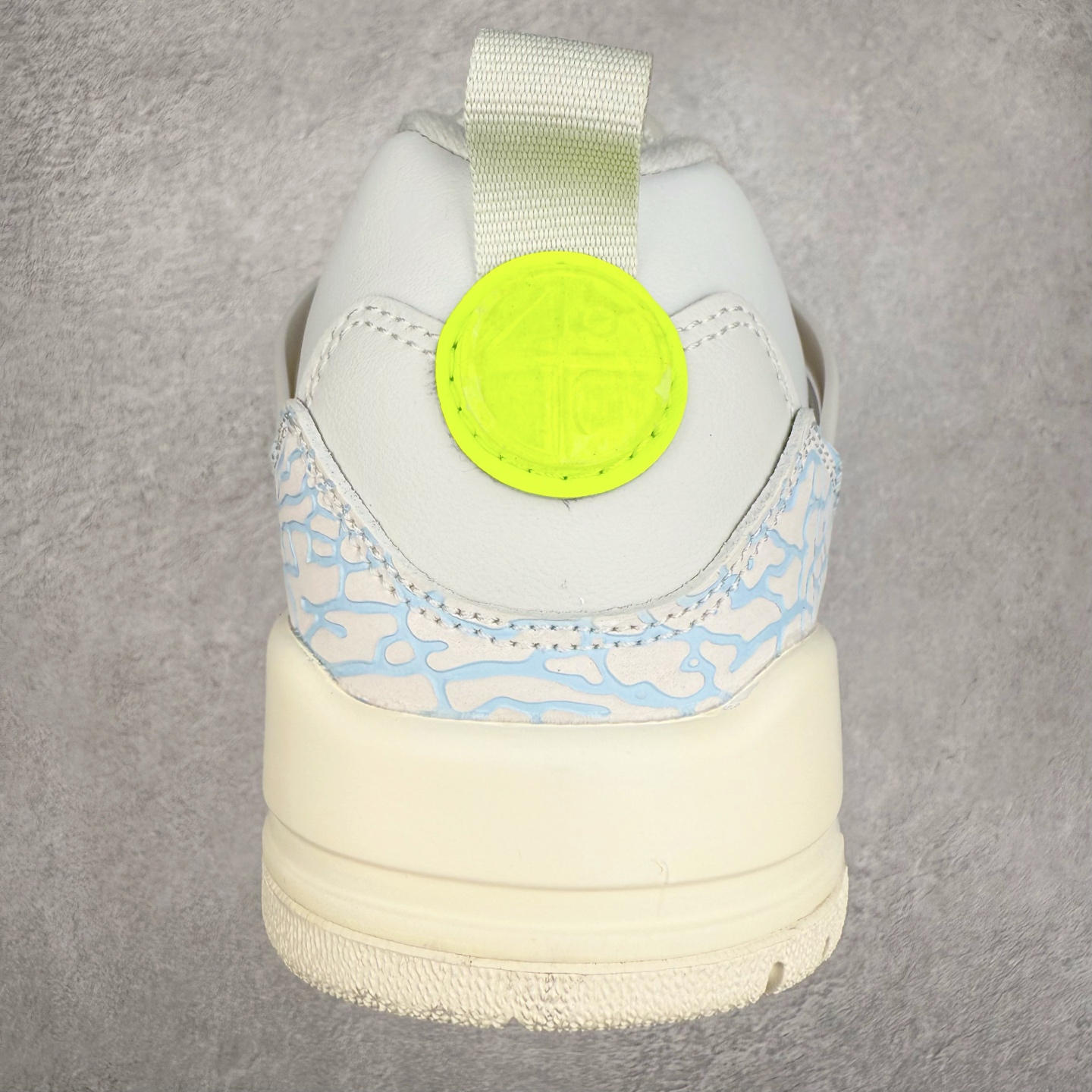 图片[8]-Jordan Spizike Low AJ复古低帮篮球鞋 IB4464-025 这款鞋子著名导演斯派克李的Jordan Spizike专属 预计于明年夏季推出全新低帮版本 将包括三款配色 经典爆裂纹非常复古 两款配色分别以大学红和黑曜石蓝进行区分 鞋身设计中依旧带有大象爆裂纹、鞋侧束带、塑胶网布等经典元素 之后 在鞋舌、内衬以及鞋底等位置缀以大学红和黑曜石蓝搭配 带来全新造型 尺码：36 36.5 37.5 38 38.5 39 40 40.5 41 42 42.5 43 44 44.5 45 46 47.5-选品中心