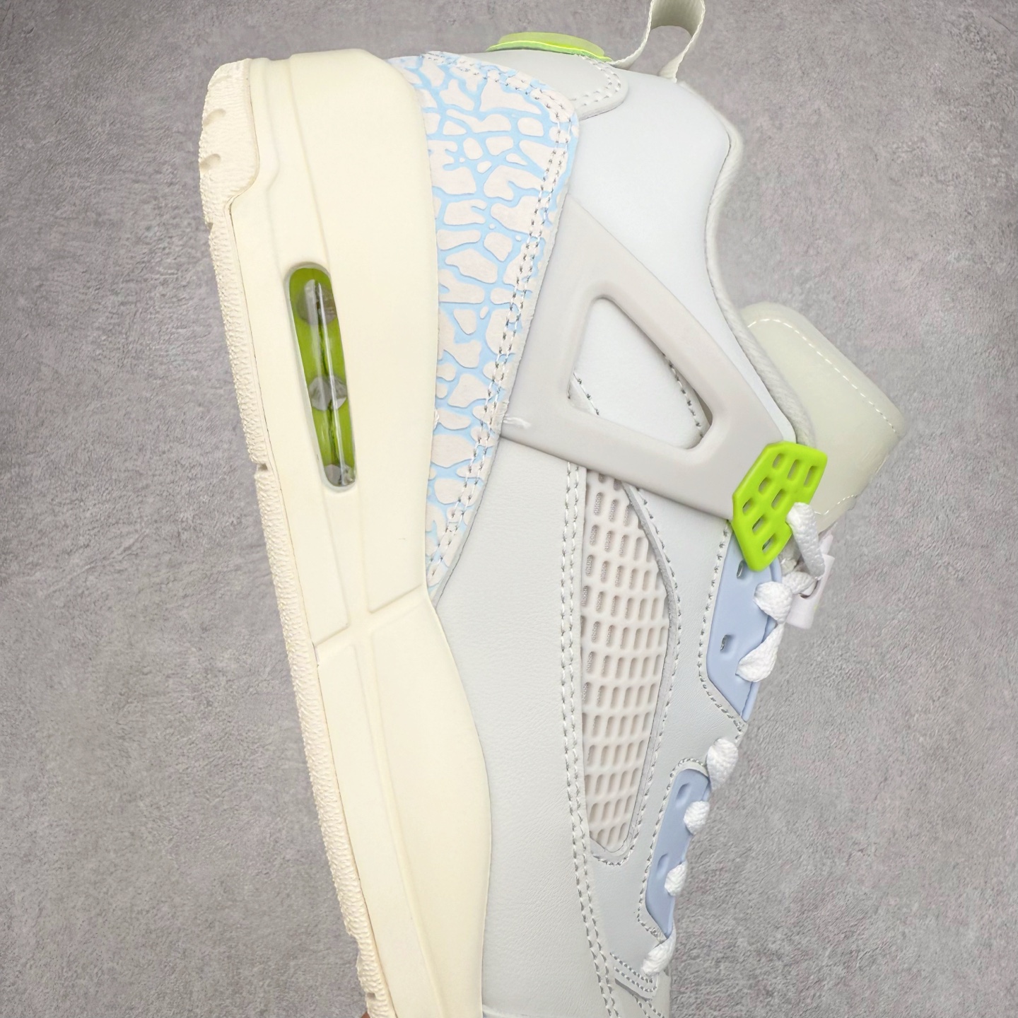 图片[6]-Jordan Spizike Low AJ复古低帮篮球鞋 IB4464-025 这款鞋子著名导演斯派克李的Jordan Spizike专属 预计于明年夏季推出全新低帮版本 将包括三款配色 经典爆裂纹非常复古 两款配色分别以大学红和黑曜石蓝进行区分 鞋身设计中依旧带有大象爆裂纹、鞋侧束带、塑胶网布等经典元素 之后 在鞋舌、内衬以及鞋底等位置缀以大学红和黑曜石蓝搭配 带来全新造型 尺码：36 36.5 37.5 38 38.5 39 40 40.5 41 42 42.5 43 44 44.5 45 46 47.5-选品中心