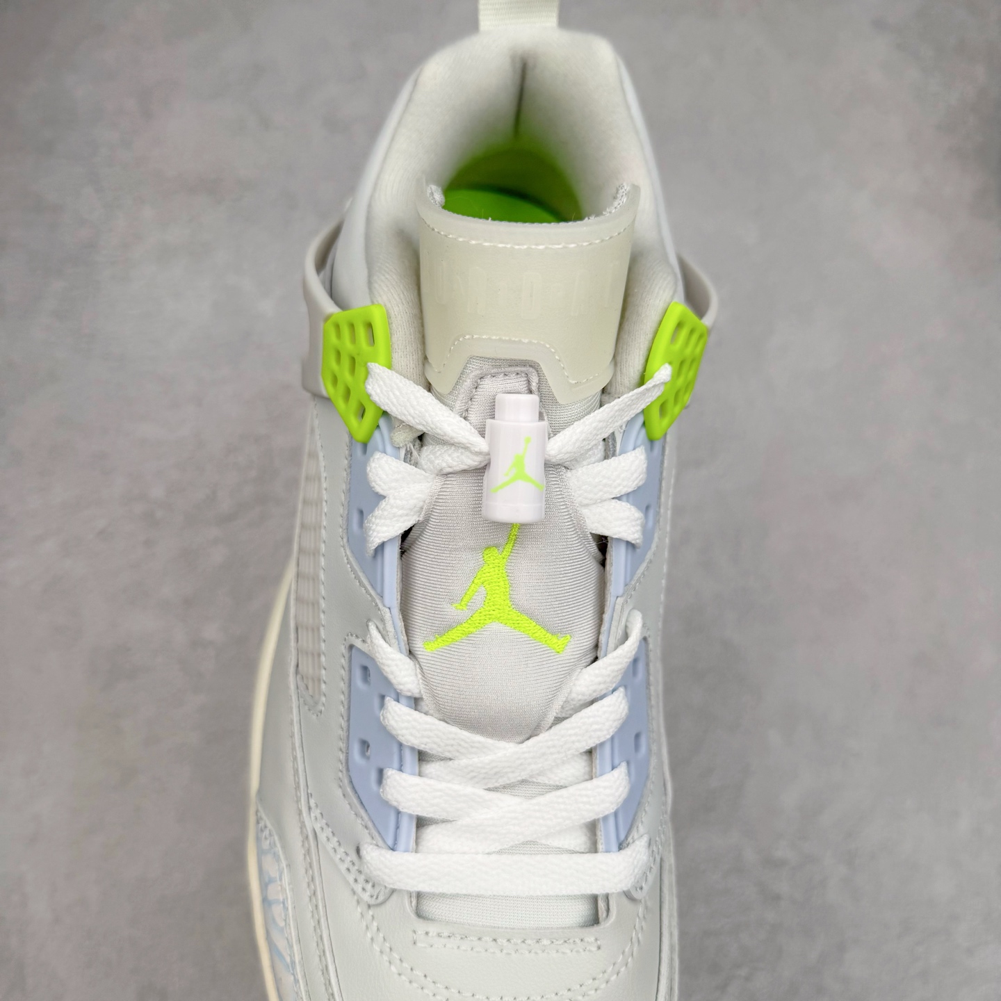 图片[5]-Jordan Spizike Low AJ复古低帮篮球鞋 IB4464-025 这款鞋子著名导演斯派克李的Jordan Spizike专属 预计于明年夏季推出全新低帮版本 将包括三款配色 经典爆裂纹非常复古 两款配色分别以大学红和黑曜石蓝进行区分 鞋身设计中依旧带有大象爆裂纹、鞋侧束带、塑胶网布等经典元素 之后 在鞋舌、内衬以及鞋底等位置缀以大学红和黑曜石蓝搭配 带来全新造型 尺码：36 36.5 37.5 38 38.5 39 40 40.5 41 42 42.5 43 44 44.5 45 46 47.5-选品中心