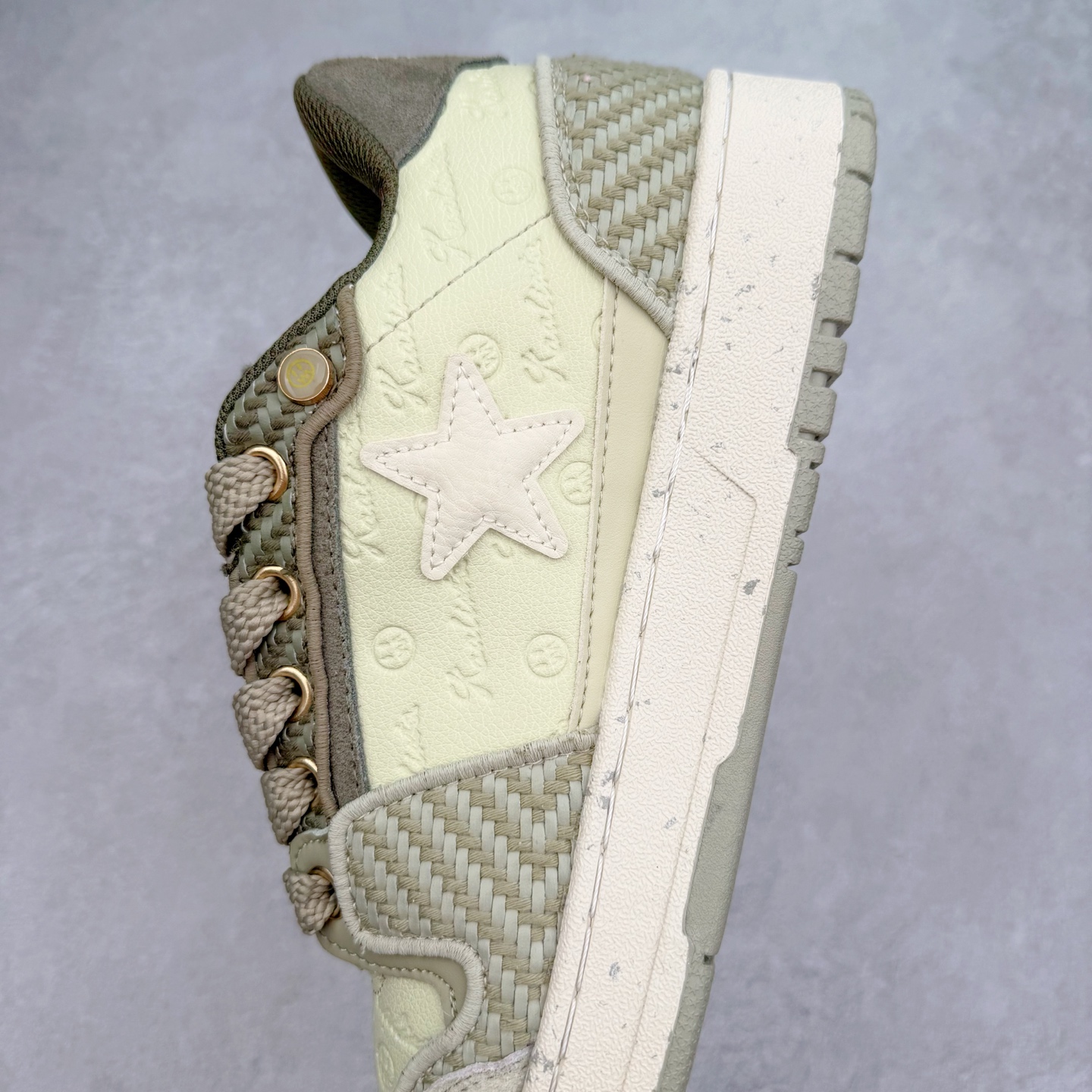 图片[7]-KAALIXTO Retro Vintage 星星潮流休闲防滑耐磨低帮板鞋 此款鞋使用牛仔作为主要的鞋面材质 结实耐磨 鞋舌设计特有印花皮牌作为搭配充分凸显牛仔的特性 整体鞋款采用牛仔面料随意角度拼接的呈现方法 打破消费者原有对鞋子的刻板印象 让人耳目一新 织麦标在彰品品牌属性的同时更具牛仔的代表性元素 并采用加厚内里 穿着舒适透气 鞋底做旧氧化 尺码：36 37 38 39 40 41 42 43 44 45-选品中心