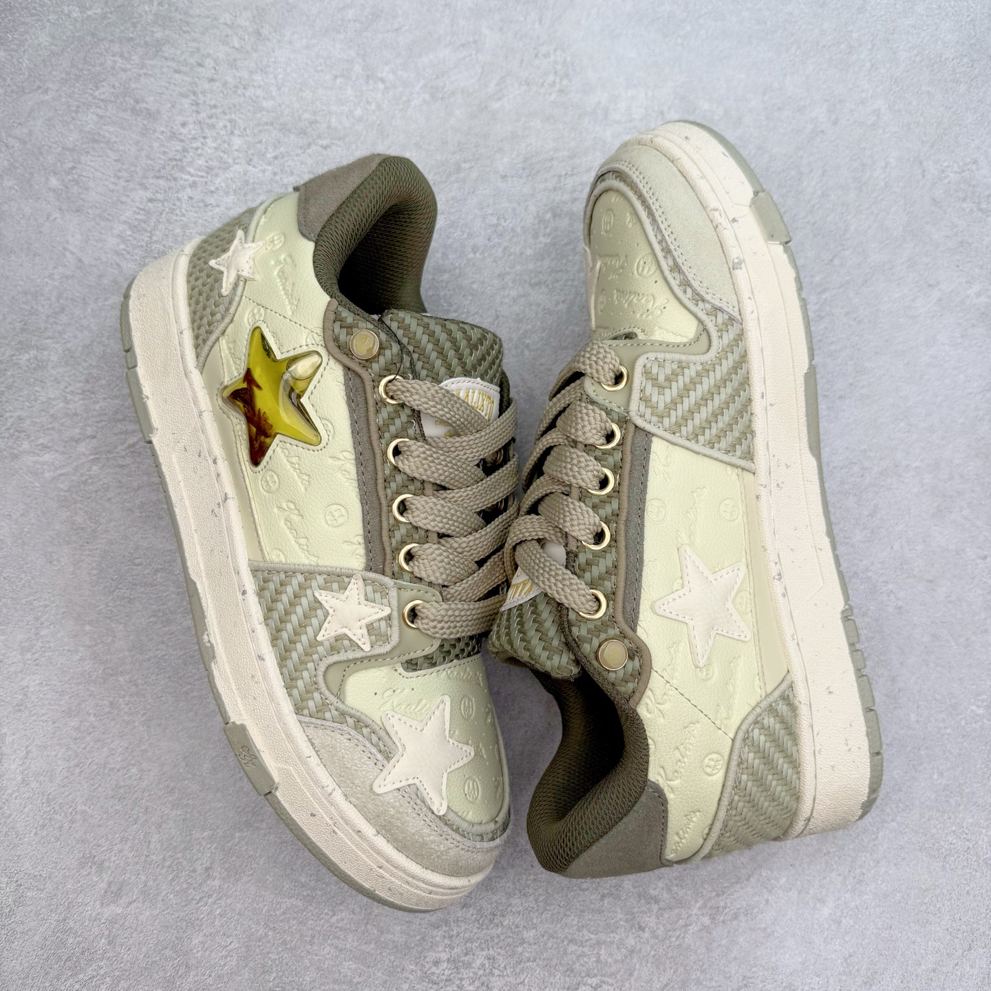 图片[3]-KAALIXTO Retro Vintage 星星潮流休闲防滑耐磨低帮板鞋 此款鞋使用牛仔作为主要的鞋面材质 结实耐磨 鞋舌设计特有印花皮牌作为搭配充分凸显牛仔的特性 整体鞋款采用牛仔面料随意角度拼接的呈现方法 打破消费者原有对鞋子的刻板印象 让人耳目一新 织麦标在彰品品牌属性的同时更具牛仔的代表性元素 并采用加厚内里 穿着舒适透气 鞋底做旧氧化 尺码：36 37 38 39 40 41 42 43 44 45-选品中心