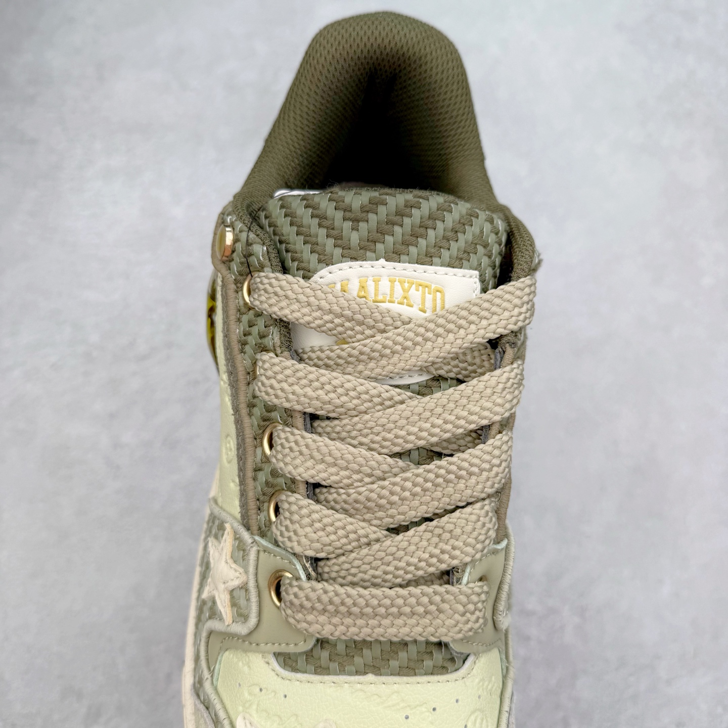 图片[5]-KAALIXTO Retro Vintage 星星潮流休闲防滑耐磨低帮板鞋 此款鞋使用牛仔作为主要的鞋面材质 结实耐磨 鞋舌设计特有印花皮牌作为搭配充分凸显牛仔的特性 整体鞋款采用牛仔面料随意角度拼接的呈现方法 打破消费者原有对鞋子的刻板印象 让人耳目一新 织麦标在彰品品牌属性的同时更具牛仔的代表性元素 并采用加厚内里 穿着舒适透气 鞋底做旧氧化 尺码：36 37 38 39 40 41 42 43 44 45-选品中心