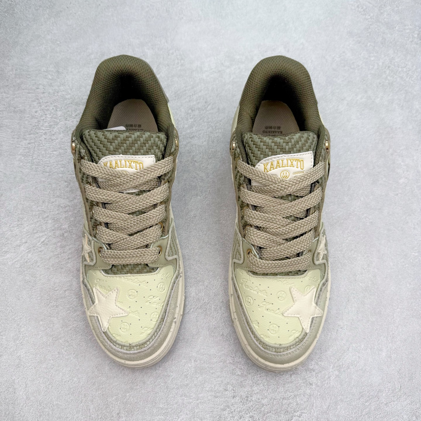 图片[2]-KAALIXTO Retro Vintage 星星潮流休闲防滑耐磨低帮板鞋 此款鞋使用牛仔作为主要的鞋面材质 结实耐磨 鞋舌设计特有印花皮牌作为搭配充分凸显牛仔的特性 整体鞋款采用牛仔面料随意角度拼接的呈现方法 打破消费者原有对鞋子的刻板印象 让人耳目一新 织麦标在彰品品牌属性的同时更具牛仔的代表性元素 并采用加厚内里 穿着舒适透气 鞋底做旧氧化 尺码：36 37 38 39 40 41 42 43 44 45-选品中心