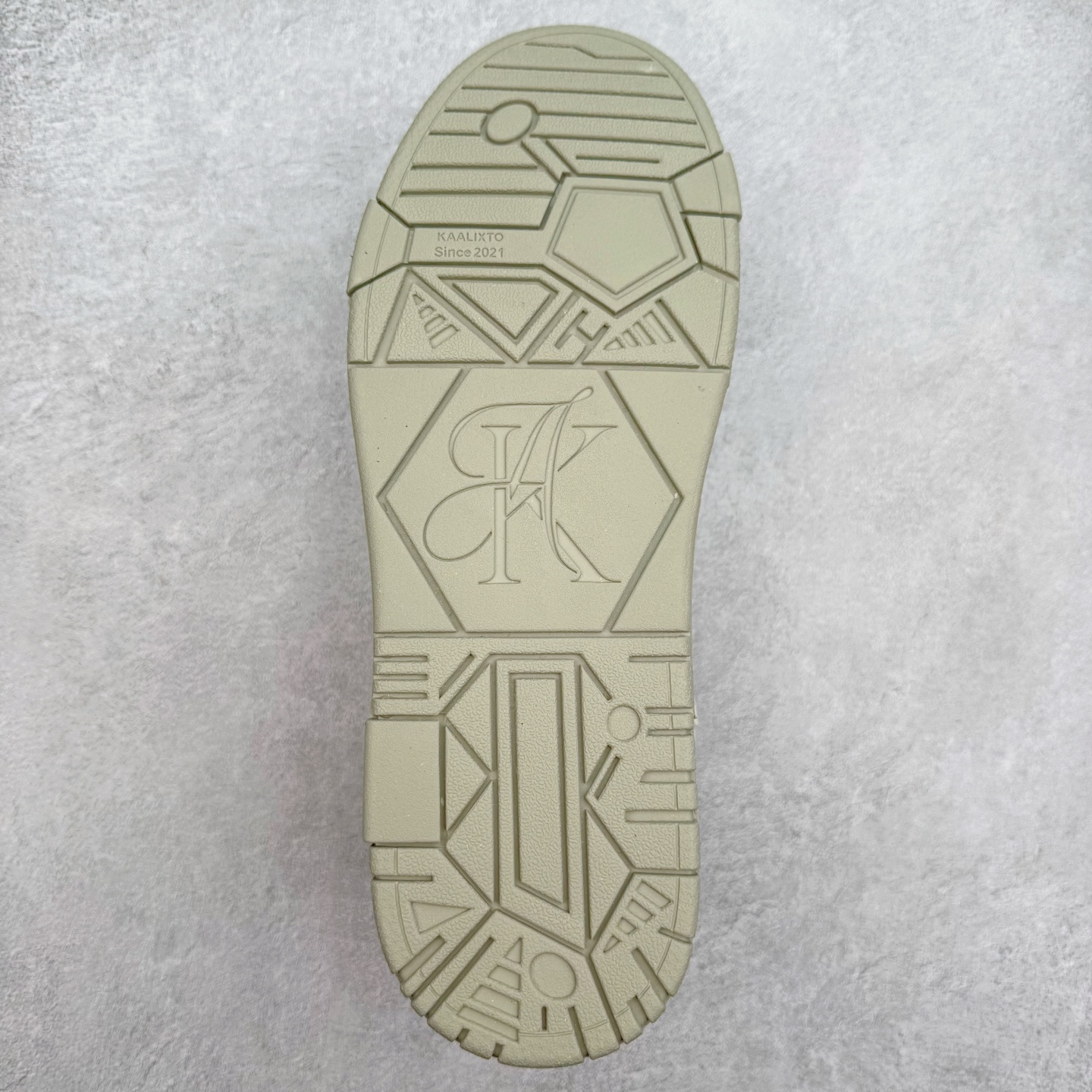 图片[9]-KAALIXTO Retro Vintage 星星潮流休闲防滑耐磨低帮板鞋 此款鞋使用牛仔作为主要的鞋面材质 结实耐磨 鞋舌设计特有印花皮牌作为搭配充分凸显牛仔的特性 整体鞋款采用牛仔面料随意角度拼接的呈现方法 打破消费者原有对鞋子的刻板印象 让人耳目一新 织麦标在彰品品牌属性的同时更具牛仔的代表性元素 并采用加厚内里 穿着舒适透气 鞋底做旧氧化 尺码：36 37 38 39 40 41 42 43 44 45-选品中心