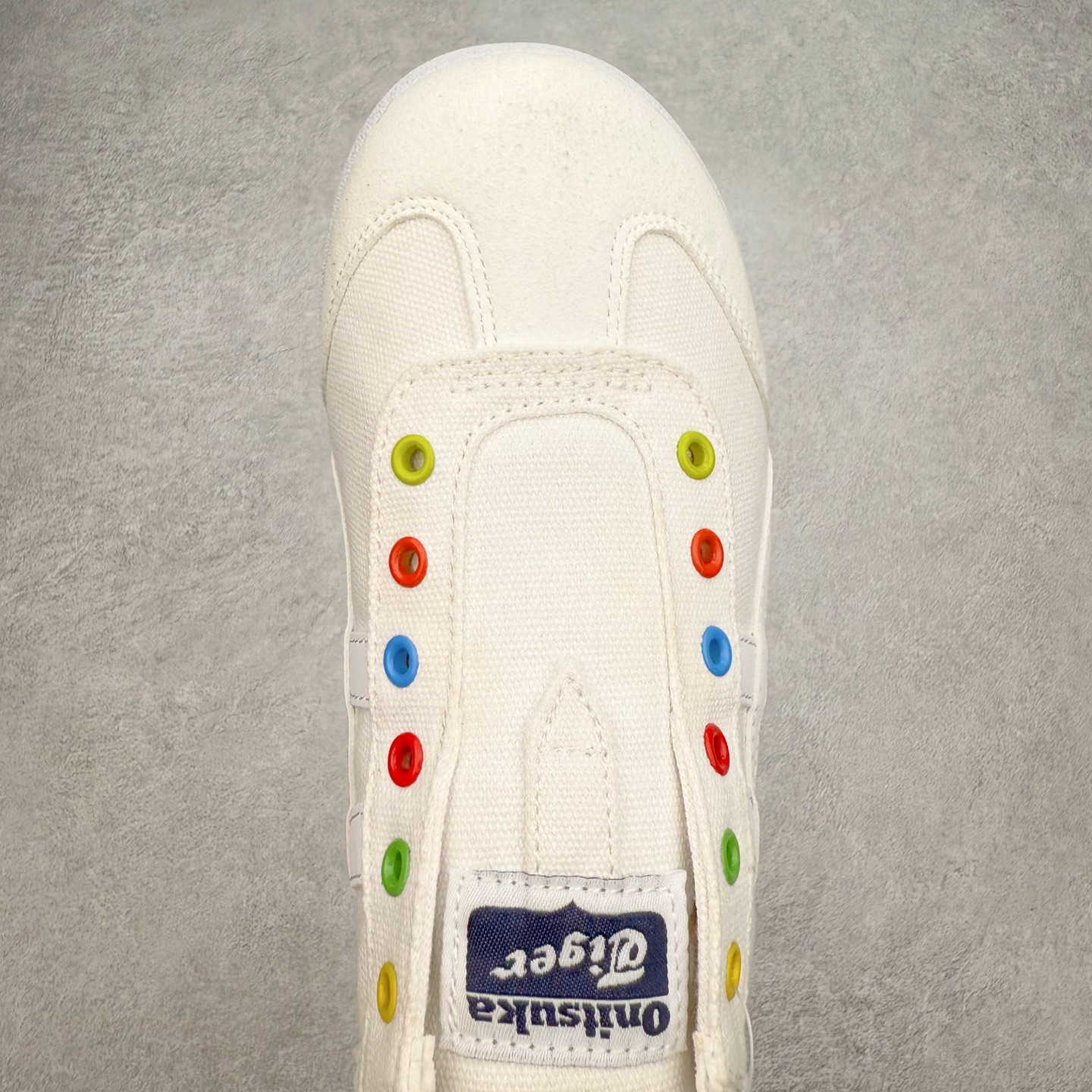 图片[4]-＃C版 Asics Onitsuka Tiger MEXICO 66 亚瑟士鬼冢虎复古经典板鞋 CNY 龙年限定 白红 市场王者选手 海外订单工厂出品 长期生产补货永不断码 超成熟稳定的做工品控 原装全套纸板楦头开发 原汁原味 完美呈现版型 私模正确鞋底咬花纹路 一比一鞋头弧度高度鞋身弧度 绝不口嗨 细节品控鞋型随意秒杀市面 原档咬花纹路私模大底 一个单元有六个三角形 总体形拼接呈现花瓣状 官方四联吊牌 原装Ortholite轻量化鞋垫 原盒原配 质保卡 说明书 钢印防尘纸 纸板中底带钢印 乳胶组合鞋垫 支持全方位的对比专柜 产品从款式颜色造型上体现出追求舒适和细节的完美 鞋类更是推崇手工制作的严谨与完美 融舒适性与可穿性的设计风格 注重细节的完美和别致魅力 既保持稳重 又不失轻松的时尚感 尺码：36 37 37.5 38 39 39.5 40 40.5 41.5 42 42.5 43.5 44 45-选品中心