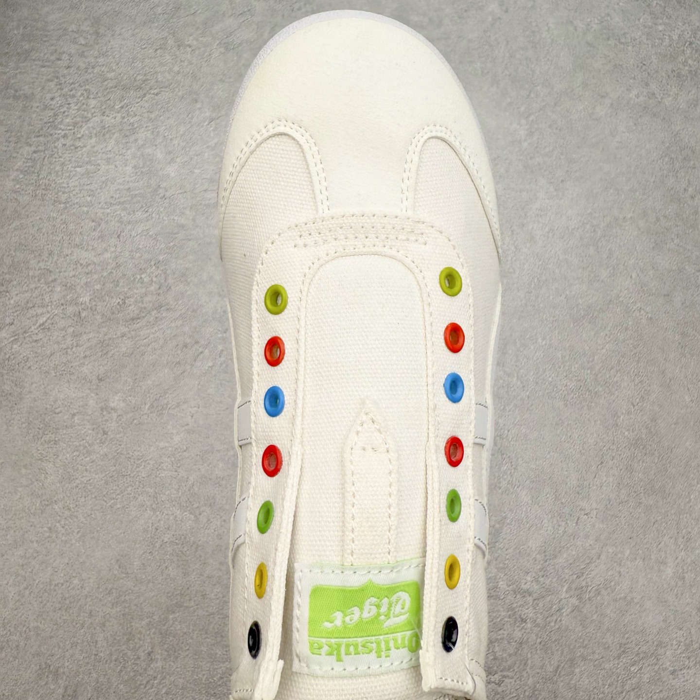 图片[4]-＃C版 Asics Onitsuka Tiger MEXICO 66 亚瑟士鬼冢虎复古经典板鞋 CNY 龙年限定 白红 市场王者选手 海外订单工厂出品 长期生产补货永不断码 超成熟稳定的做工品控 原装全套纸板楦头开发 原汁原味 完美呈现版型 私模正确鞋底咬花纹路 一比一鞋头弧度高度鞋身弧度 绝不口嗨 细节品控鞋型随意秒杀市面 原档咬花纹路私模大底 一个单元有六个三角形 总体形拼接呈现花瓣状 官方四联吊牌 原装Ortholite轻量化鞋垫 原盒原配 质保卡 说明书 钢印防尘纸 纸板中底带钢印 乳胶组合鞋垫 支持全方位的对比专柜 产品从款式颜色造型上体现出追求舒适和细节的完美 鞋类更是推崇手工制作的严谨与完美 融舒适性与可穿性的设计风格 注重细节的完美和别致魅力 既保持稳重 又不失轻松的时尚感 尺码：36 37 37.5 38 39 39.5 40 40.5 41.5 42 42.5 43.5 44 45-选品中心