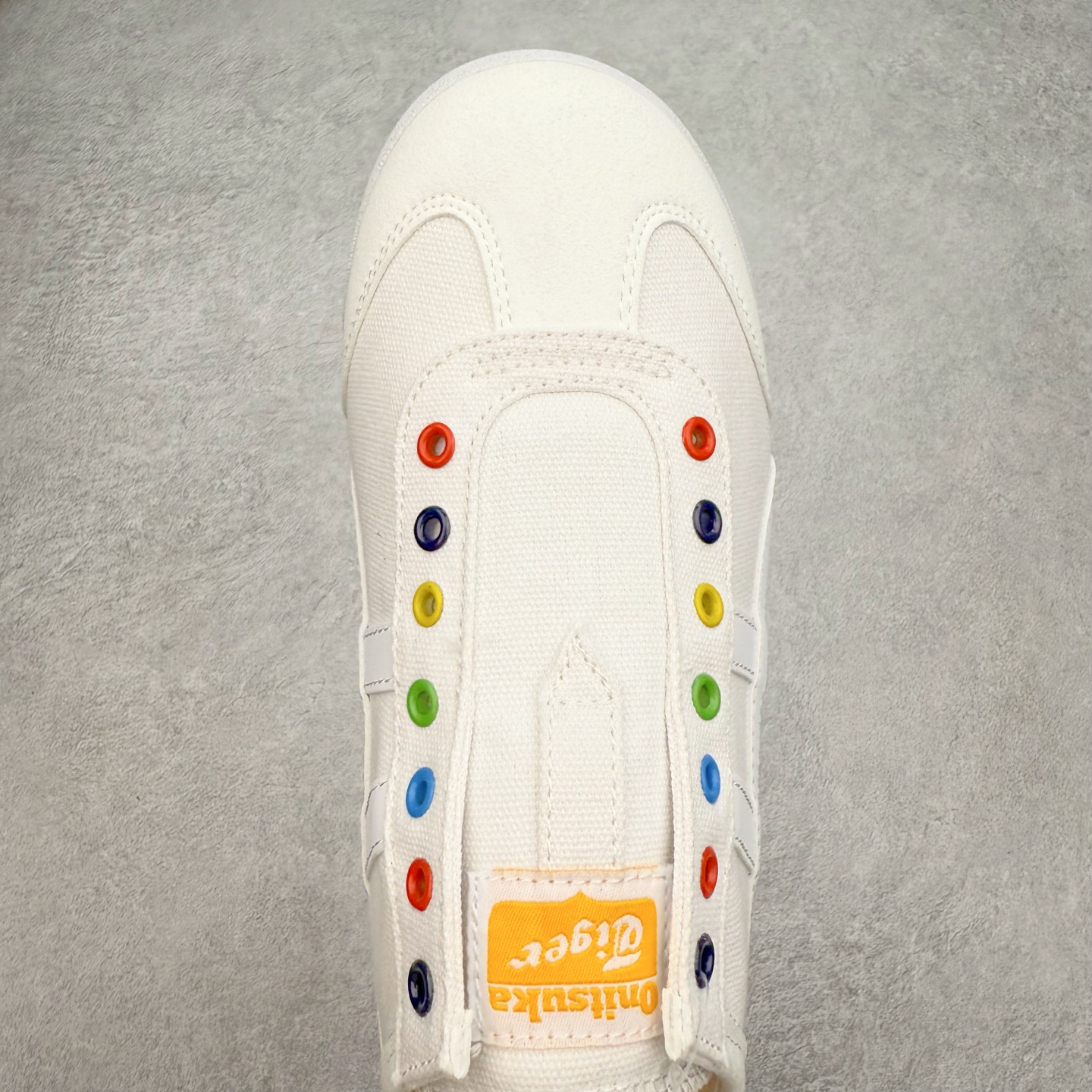 图片[4]-＃C版 Asics Onitsuka Tiger MEXICO 66 亚瑟士鬼冢虎复古经典板鞋 CNY 龙年限定 白红 市场王者选手 海外订单工厂出品 长期生产补货永不断码 超成熟稳定的做工品控 原装全套纸板楦头开发 原汁原味 完美呈现版型 私模正确鞋底咬花纹路 一比一鞋头弧度高度鞋身弧度 绝不口嗨 细节品控鞋型随意秒杀市面 原档咬花纹路私模大底 一个单元有六个三角形 总体形拼接呈现花瓣状 官方四联吊牌 原装Ortholite轻量化鞋垫 原盒原配 质保卡 说明书 钢印防尘纸 纸板中底带钢印 乳胶组合鞋垫 支持全方位的对比专柜 产品从款式颜色造型上体现出追求舒适和细节的完美 鞋类更是推崇手工制作的严谨与完美 融舒适性与可穿性的设计风格 注重细节的完美和别致魅力 既保持稳重 又不失轻松的时尚感 尺码：36 37 37.5 38 39 39.5 40 40.5 41.5 42 42.5 43.5 44 45-选品中心