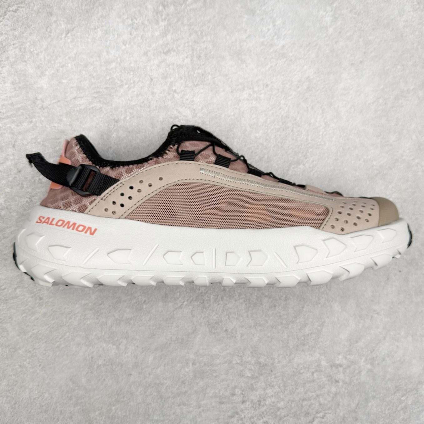 ＃GX SALOMON SOLAMPHIBIAN 萨洛蒙舒适百搭户外功能轮胎鞋水陆两栖防滑耐磨低帮户外功能鞋 SALOMON诞生于1947年的法国阿尔卑斯山区，全球知名的户外运动品牌。一直致力于推动滑雪、越野跑等山地运动的发展及产品的进步。其产品设计致力于追求创新和发掘产品的性能极限，帮助喜欢自由的人在山地间不断挑战自我 尺码：36 36.5 37.5 38 38.5 39 40 40.5 41 42 42.5 43 44 44.5 45 46.5-选品中心