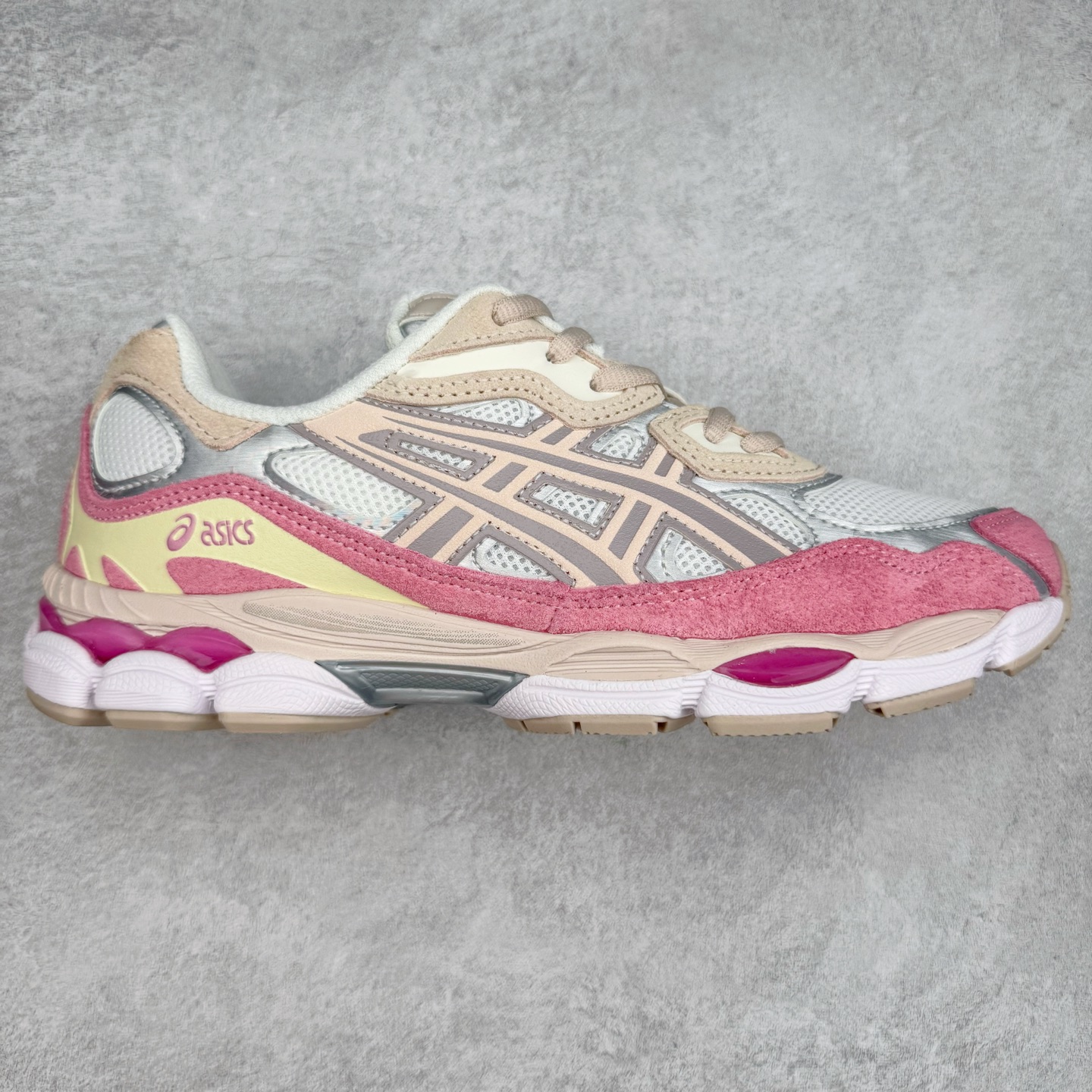 Asics GEL-NYC 亚瑟士防滑耐磨透气低帮运动休闲鞋 GEL-NYC™ 运动鞋的灵感源自传统和现代高性能跑步风格 其鞋面结构参考了 2000 年代初的 GEL-NIMBUS™ 3 鞋 并将其与 MC-PLUS V 设计中的各种装饰融为一体 该工装通过使用 GEL-CUMULUS® 16 鞋的工装系统来对比鞋面的复古风格 通过轻质泡沫和 GEL® 技术嵌入物的结合 这种中底结构有助于创造先进的脚底舒适度 尺码：36 37 37.5 38 39 40.5 41.5 42 42.5 43.5 44 45-选品中心