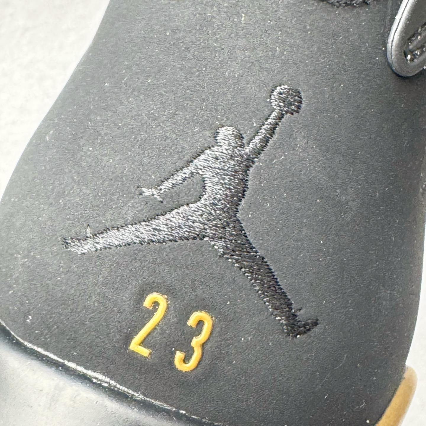 图片[12]-＃K版纯原 Air Jordan AJ6 Retro \\\”DMP\\\” 黑金 货号：CT4954-007 原楦原纸板开发 采购原厂皮料 原厂定型 后跟完美效果 到手可放心比对发售原鞋 上脚百分百充当正品驾驭 真正原装公司级完美鞋型 一切细节实拍所见所得 纸板中底、钢印 完美版型 一应俱全外贸专供 发国外寄售可稳妥充正操作 实拍调校N版已经零色差零失真 百分百还原实物色彩所见即所得 不存在货不对板色差等低级问题 选购参考实物拍摄 不混卖不参货 只用心做好货严格选品 承诺混一赔十 尺码：40 40.5 41 42 42.5 43 44 44.5 45 46 47.5-选品中心