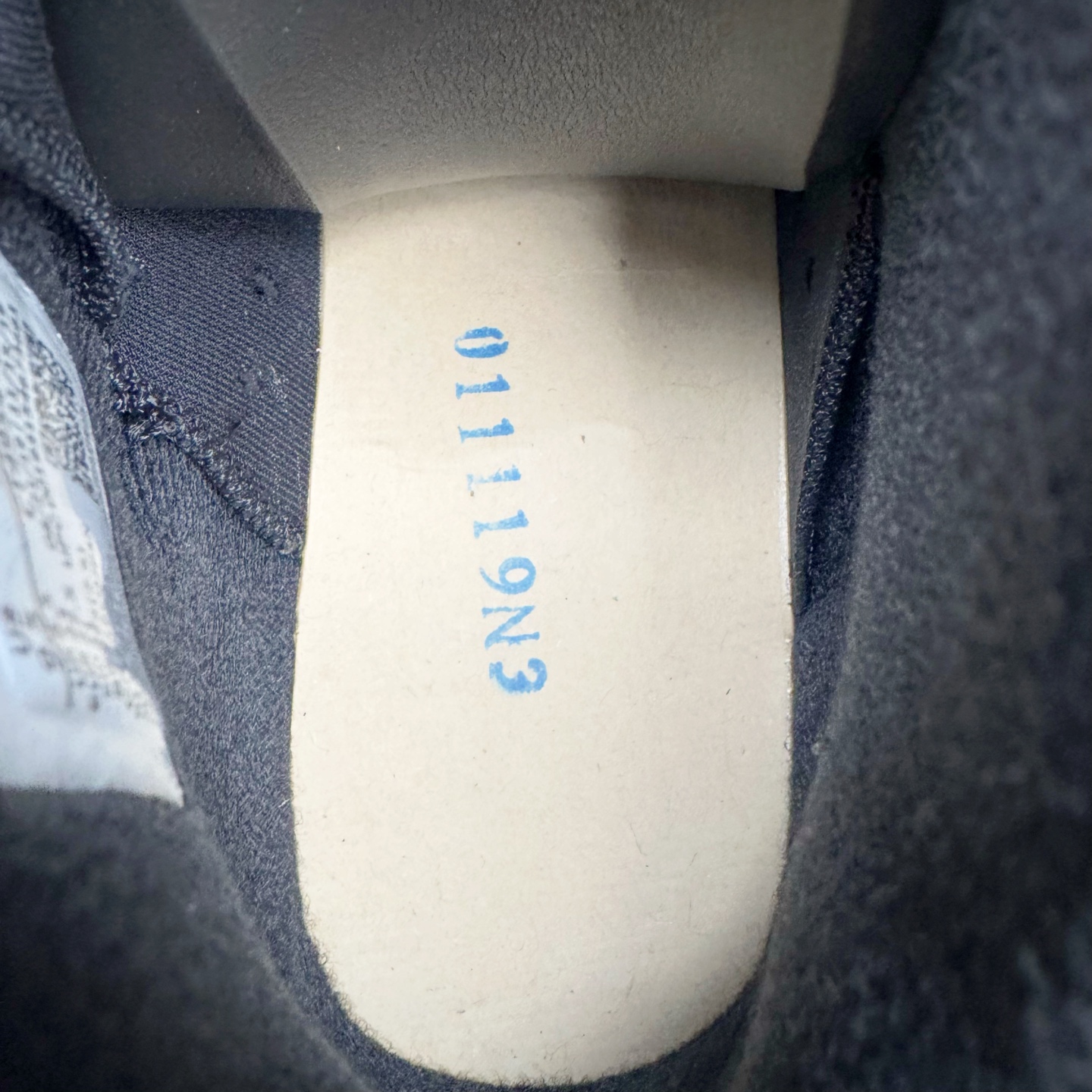 图片[10]-＃K版纯原 Air Jordan AJ6 Retro \\\”DMP\\\” 黑金 货号：CT4954-007 原楦原纸板开发 采购原厂皮料 原厂定型 后跟完美效果 到手可放心比对发售原鞋 上脚百分百充当正品驾驭 真正原装公司级完美鞋型 一切细节实拍所见所得 纸板中底、钢印 完美版型 一应俱全外贸专供 发国外寄售可稳妥充正操作 实拍调校N版已经零色差零失真 百分百还原实物色彩所见即所得 不存在货不对板色差等低级问题 选购参考实物拍摄 不混卖不参货 只用心做好货严格选品 承诺混一赔十 尺码：40 40.5 41 42 42.5 43 44 44.5 45 46 47.5-选品中心