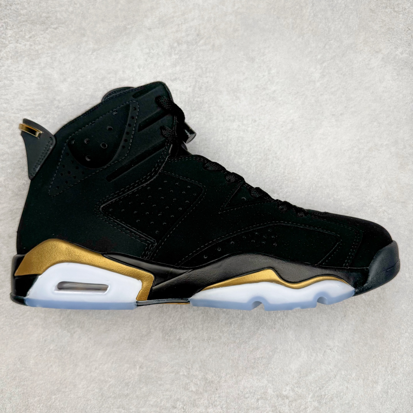 ＃K版纯原 Air Jordan AJ6 Retro \\\”DMP\\\” 黑金 货号：CT4954-007 原楦原纸板开发 采购原厂皮料 原厂定型 后跟完美效果 到手可放心比对发售原鞋 上脚百分百充当正品驾驭 真正原装公司级完美鞋型 一切细节实拍所见所得 纸板中底、钢印 完美版型 一应俱全外贸专供 发国外寄售可稳妥充正操作 实拍调校N版已经零色差零失真 百分百还原实物色彩所见即所得 不存在货不对板色差等低级问题 选购参考实物拍摄 不混卖不参货 只用心做好货严格选品 承诺混一赔十 尺码：40 40.5 41 42 42.5 43 44 44.5 45 46 47.5-选品中心