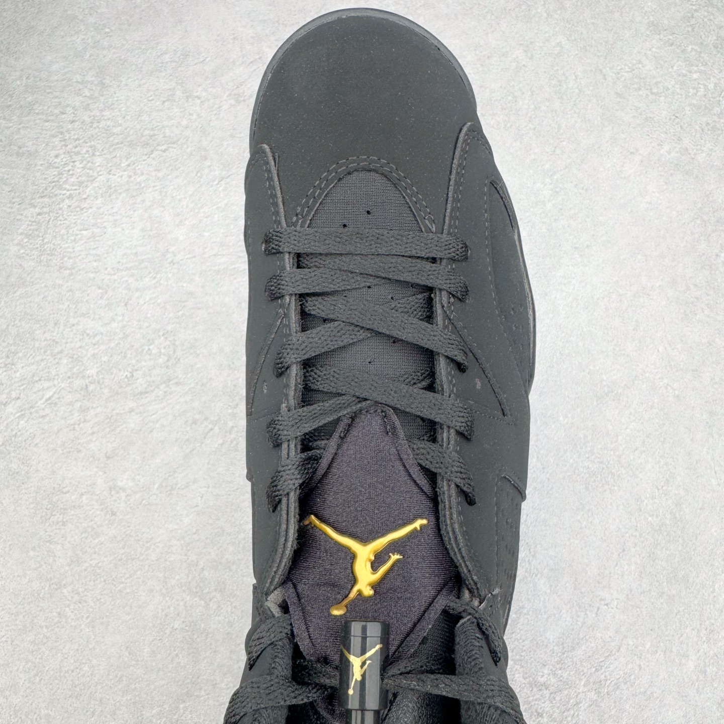 图片[4]-＃K版纯原 Air Jordan AJ6 Retro \\\”DMP\\\” 黑金 货号：CT4954-007 原楦原纸板开发 采购原厂皮料 原厂定型 后跟完美效果 到手可放心比对发售原鞋 上脚百分百充当正品驾驭 真正原装公司级完美鞋型 一切细节实拍所见所得 纸板中底、钢印 完美版型 一应俱全外贸专供 发国外寄售可稳妥充正操作 实拍调校N版已经零色差零失真 百分百还原实物色彩所见即所得 不存在货不对板色差等低级问题 选购参考实物拍摄 不混卖不参货 只用心做好货严格选品 承诺混一赔十 尺码：40 40.5 41 42 42.5 43 44 44.5 45 46 47.5-选品中心