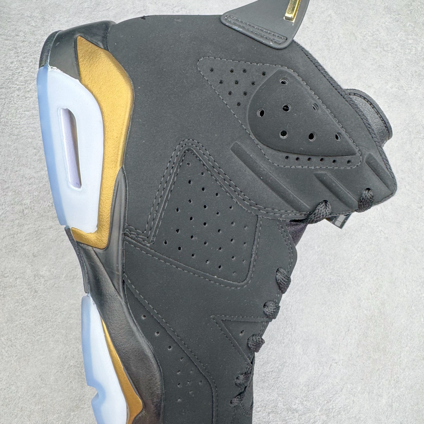 图片[6]-＃K版纯原 Air Jordan AJ6 Retro \\\”DMP\\\” 黑金 货号：CT4954-007 原楦原纸板开发 采购原厂皮料 原厂定型 后跟完美效果 到手可放心比对发售原鞋 上脚百分百充当正品驾驭 真正原装公司级完美鞋型 一切细节实拍所见所得 纸板中底、钢印 完美版型 一应俱全外贸专供 发国外寄售可稳妥充正操作 实拍调校N版已经零色差零失真 百分百还原实物色彩所见即所得 不存在货不对板色差等低级问题 选购参考实物拍摄 不混卖不参货 只用心做好货严格选品 承诺混一赔十 尺码：40 40.5 41 42 42.5 43 44 44.5 45 46 47.5-选品中心