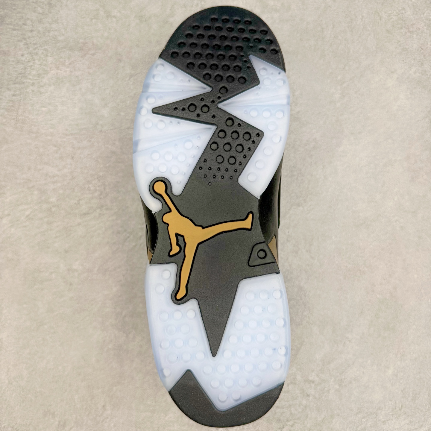 图片[9]-＃K版纯原 Air Jordan AJ6 Retro \\\”DMP\\\” 黑金 货号：CT4954-007 原楦原纸板开发 采购原厂皮料 原厂定型 后跟完美效果 到手可放心比对发售原鞋 上脚百分百充当正品驾驭 真正原装公司级完美鞋型 一切细节实拍所见所得 纸板中底、钢印 完美版型 一应俱全外贸专供 发国外寄售可稳妥充正操作 实拍调校N版已经零色差零失真 百分百还原实物色彩所见即所得 不存在货不对板色差等低级问题 选购参考实物拍摄 不混卖不参货 只用心做好货严格选品 承诺混一赔十 尺码：40 40.5 41 42 42.5 43 44 44.5 45 46 47.5-选品中心