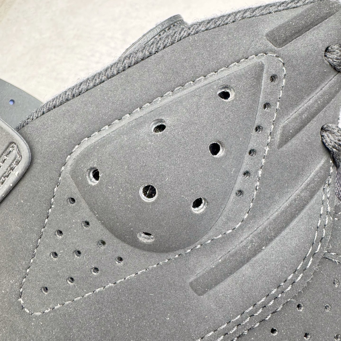 图片[16]-＃K版纯原 Air Jordan AJ6 Retro \\\”DMP\\\” 黑金 货号：CT4954-007 原楦原纸板开发 采购原厂皮料 原厂定型 后跟完美效果 到手可放心比对发售原鞋 上脚百分百充当正品驾驭 真正原装公司级完美鞋型 一切细节实拍所见所得 纸板中底、钢印 完美版型 一应俱全外贸专供 发国外寄售可稳妥充正操作 实拍调校N版已经零色差零失真 百分百还原实物色彩所见即所得 不存在货不对板色差等低级问题 选购参考实物拍摄 不混卖不参货 只用心做好货严格选品 承诺混一赔十 尺码：40 40.5 41 42 42.5 43 44 44.5 45 46 47.5-选品中心