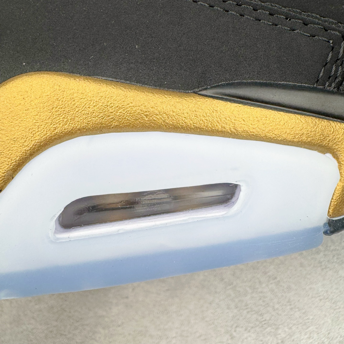 图片[18]-＃K版纯原 Air Jordan AJ6 Retro \\\”DMP\\\” 黑金 货号：CT4954-007 原楦原纸板开发 采购原厂皮料 原厂定型 后跟完美效果 到手可放心比对发售原鞋 上脚百分百充当正品驾驭 真正原装公司级完美鞋型 一切细节实拍所见所得 纸板中底、钢印 完美版型 一应俱全外贸专供 发国外寄售可稳妥充正操作 实拍调校N版已经零色差零失真 百分百还原实物色彩所见即所得 不存在货不对板色差等低级问题 选购参考实物拍摄 不混卖不参货 只用心做好货严格选品 承诺混一赔十 尺码：40 40.5 41 42 42.5 43 44 44.5 45 46 47.5-选品中心