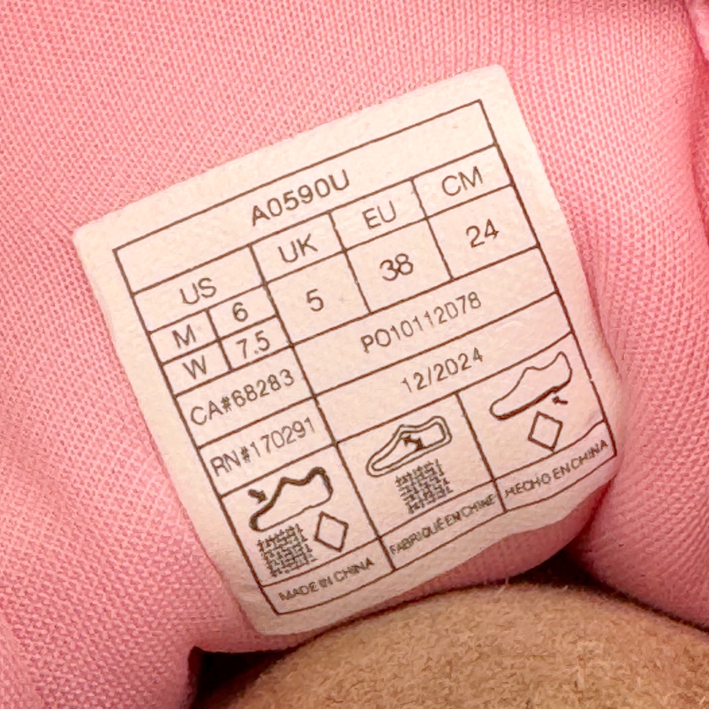 图片[10]-Alo yoga Alo Runner 舒适百搭防滑耐磨低帮跑步鞋 Alo Yoga于2007年创立于洛杉矶，意在传播有意识的运动，同时激发人们的健康意识与创造力。品牌的核心理念在于制作能够带来完美体验的瑜伽服饰与功能性单品，让有意识的运动触入并改变生活。Alo Yoga将其设计延伸到日常服饰概念，坚持不懈地捕捉当代时尚潮流，将品牌的运动美学理念、精致前卫的设计与舒适功能面料完美结合。与此同时，Alo Yoga的设计受到了时尚界人士与名人们的追捧，Talor Swift、Kendall Jenner等街拍照片中都曾出现品牌不同单品的身影。尺码：36 36.5 37.5 38 38.5 39 40 40.5 41 42 42.5 43 44 44.5 45-选品中心