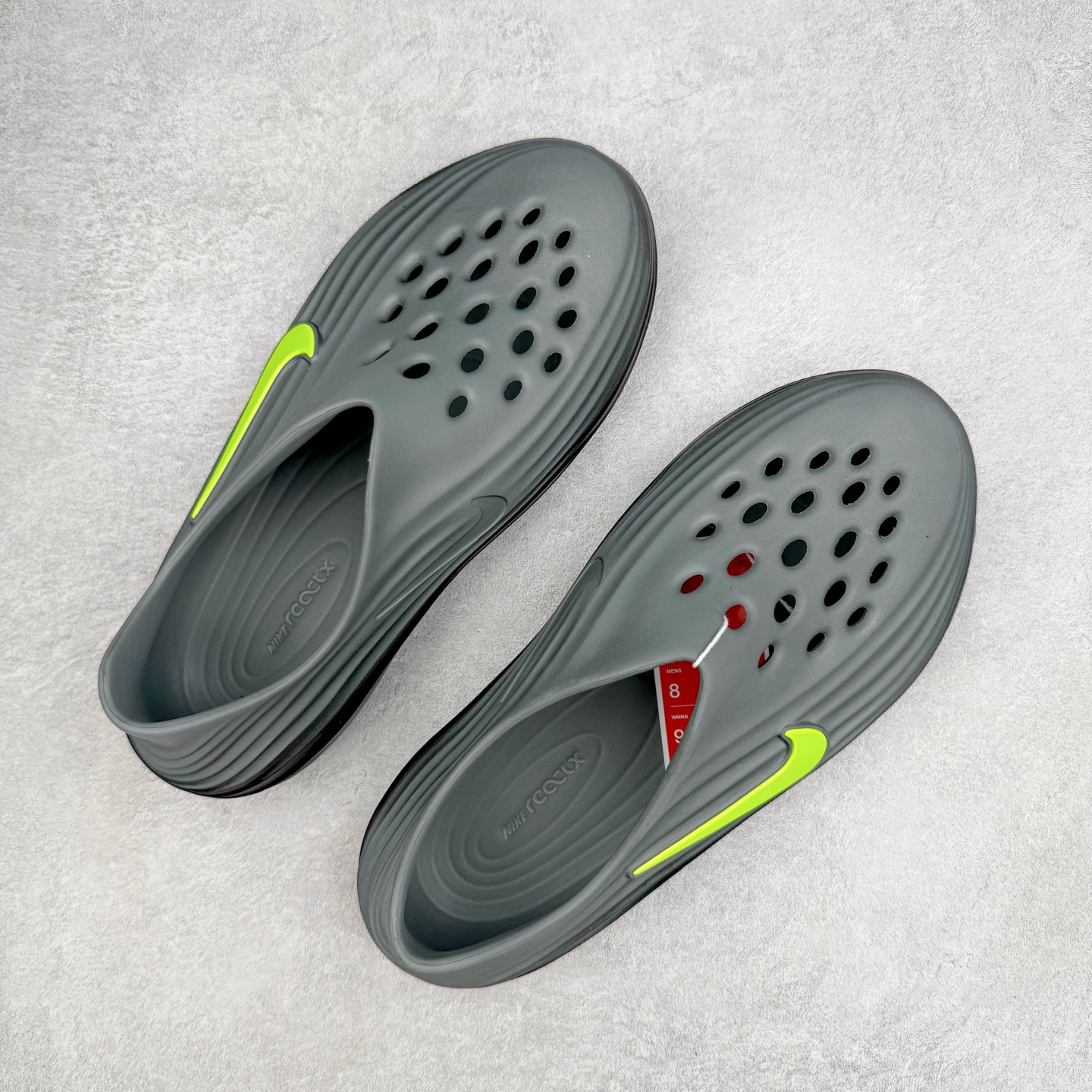 图片[3]-＃Lw纯原 NK ReactX Rejuven8 简约舒适百搭洞洞鞋 FV5060-003 重金购入原鞋及原档案磨具生产指令开发 唯一正确组合大底 组合侧面Logo 鞋头不过分上翘 后跟Logo 凹凸明显 轮廓分明 LOGO内侧钢印清晰工整 原厂磨具全鞋无多余毛边 同源公司EVA粒子环保塑料 原厂指令配方 无任何异味 弹性卡色均保持原鞋一致 匠心打造 鞋口弧度大小 鞋面色泽质感同步原鞋 LOGO内侧钢印清晰工整 从名字就能看出，这款鞋搭载了React X缓震科技，保证了舒适的脚感和轻盈的穿着体验。设计上，这双鞋采用了近几年非常流行的洞洞鞋风格，但特别之处在于加入了波浪纹路细节，让整个鞋型看起来更有立体感，视觉上也增添了几分现代感。尺码：36 36.5 37.5 38 38.5 39 40 40.5 41 42 42.5 43 44 44.5 45 46.5 47.5 48.5-选品中心