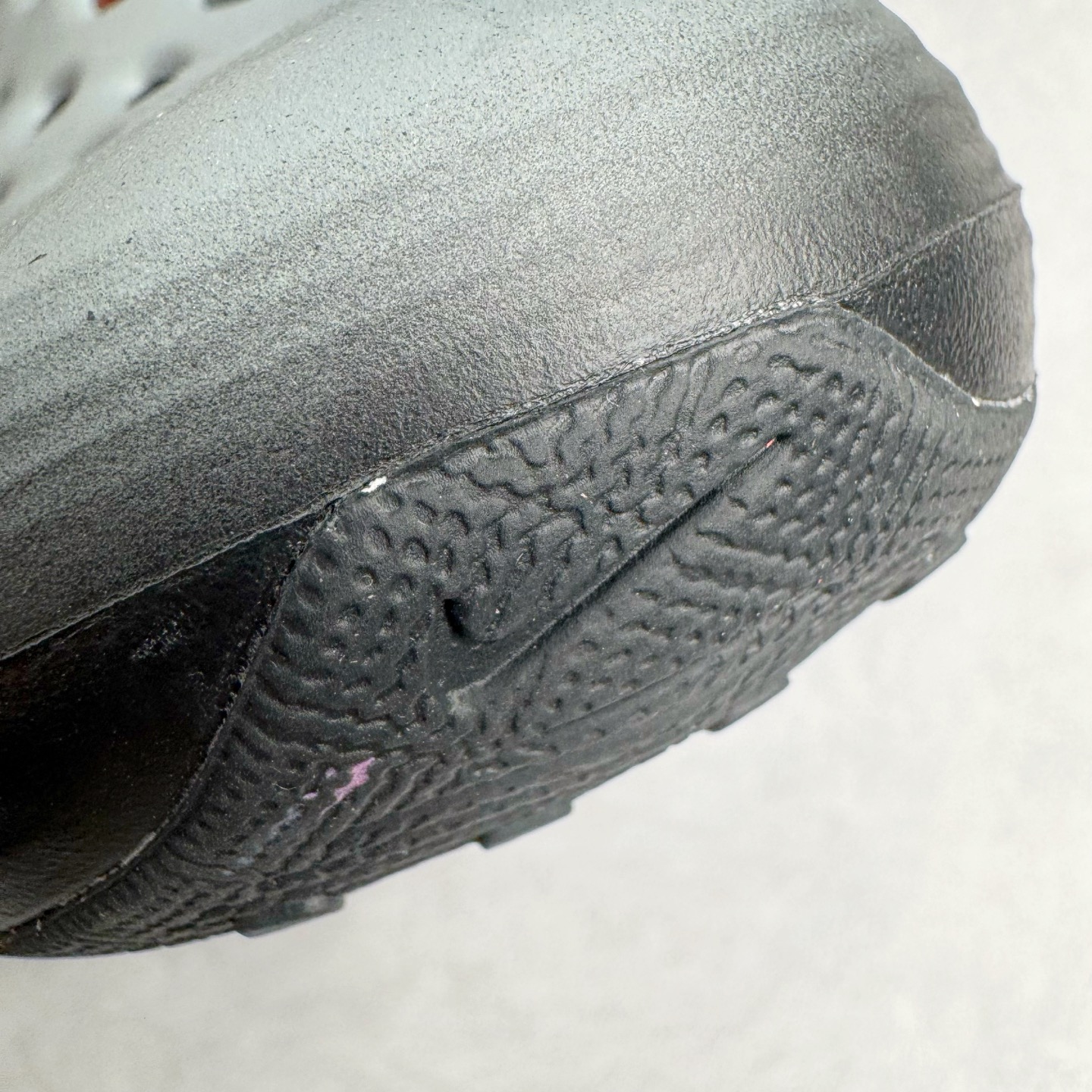 图片[16]-＃Lw纯原 NK ReactX Rejuven8 简约舒适百搭洞洞鞋 FV5060-003 重金购入原鞋及原档案磨具生产指令开发 唯一正确组合大底 组合侧面Logo 鞋头不过分上翘 后跟Logo 凹凸明显 轮廓分明 LOGO内侧钢印清晰工整 原厂磨具全鞋无多余毛边 同源公司EVA粒子环保塑料 原厂指令配方 无任何异味 弹性卡色均保持原鞋一致 匠心打造 鞋口弧度大小 鞋面色泽质感同步原鞋 LOGO内侧钢印清晰工整 从名字就能看出，这款鞋搭载了React X缓震科技，保证了舒适的脚感和轻盈的穿着体验。设计上，这双鞋采用了近几年非常流行的洞洞鞋风格，但特别之处在于加入了波浪纹路细节，让整个鞋型看起来更有立体感，视觉上也增添了几分现代感。尺码：36 36.5 37.5 38 38.5 39 40 40.5 41 42 42.5 43 44 44.5 45 46.5 47.5 48.5-选品中心