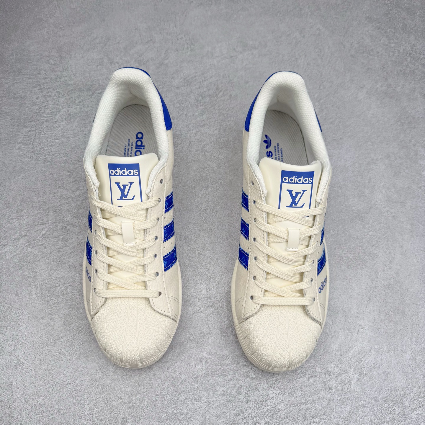 图片[2]-＃C2 AD Originals Superstar 经典复古贝壳头板鞋 AD0006 诞生于1969年 是第一双将全皮面鞋 身与橡胶鞋头结合在一起的低帮篮球鞋 Superstar最开始 是作为高帮篮球鞋Pro Model的低帮版本而出现的 但因为其独特和醒目的橡胶鞋头造型而让大家熟知 被大家形象地称为\\\”shelltoe\\\”贝壳头 在70年代的美国职业篮球场上 接近3/4的NBA球员都将这双Superstar作为场上用鞋 80年代之后 经过不断的改良和发展 Superstar逐渐成为横跨时装、音乐、街头文化、休闲和运动等各大领域的时尚潮鞋 尺码：36 36.5 37 38 38.5 39 40 40.5 41 42 42.5 43 44 44.5 45-选品中心