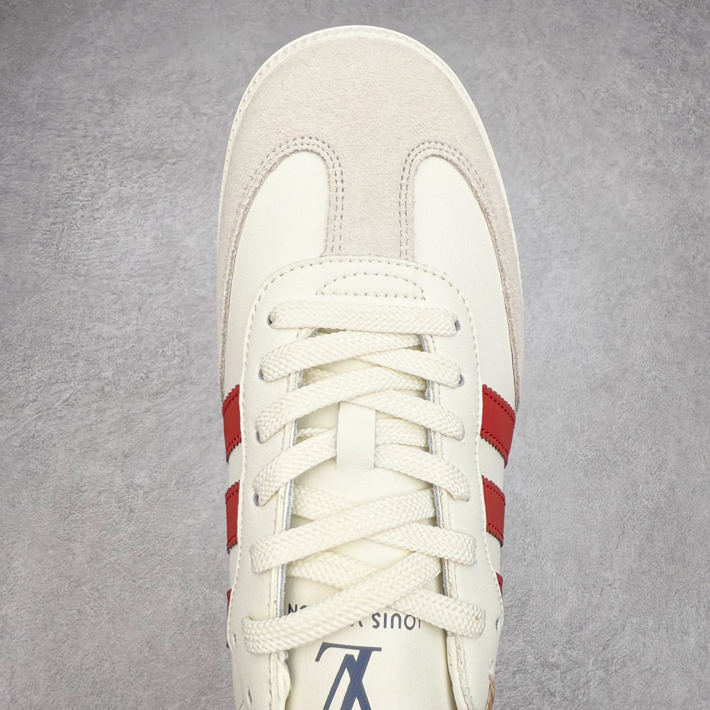 图片[4]-＃C2 AD Original Samba OG 复古经典轻便板鞋 定制配色 GJ75811 这款桑巴鞋展示了高质量的工艺 带有装饰的超锁缝制和无缝的手感 柔软、柔软的皮革造型和标志性的3条纹完成了精致的外观 正规合身鞋带 鞋面上有绒面鞋垫 橡胶鞋底 享受正畸套筒软感 自50年代首次亮相以来就一直在赢得粉丝的青睐 尺码：36 36.5 37.5 38 38.5 39 40 40.5 41 42 42.5 43 44 44.5 45-选品中心