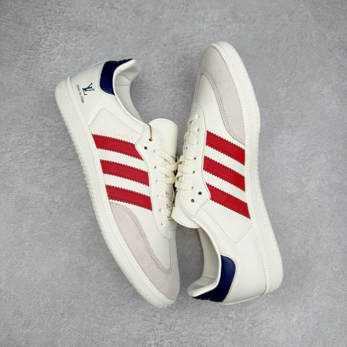 图片[3]-＃C2 AD Original Samba OG 复古经典轻便板鞋 定制配色 GJ75811 这款桑巴鞋展示了高质量的工艺 带有装饰的超锁缝制和无缝的手感 柔软、柔软的皮革造型和标志性的3条纹完成了精致的外观 正规合身鞋带 鞋面上有绒面鞋垫 橡胶鞋底 享受正畸套筒软感 自50年代首次亮相以来就一直在赢得粉丝的青睐 尺码：36 36.5 37.5 38 38.5 39 40 40.5 41 42 42.5 43 44 44.5 45-选品中心