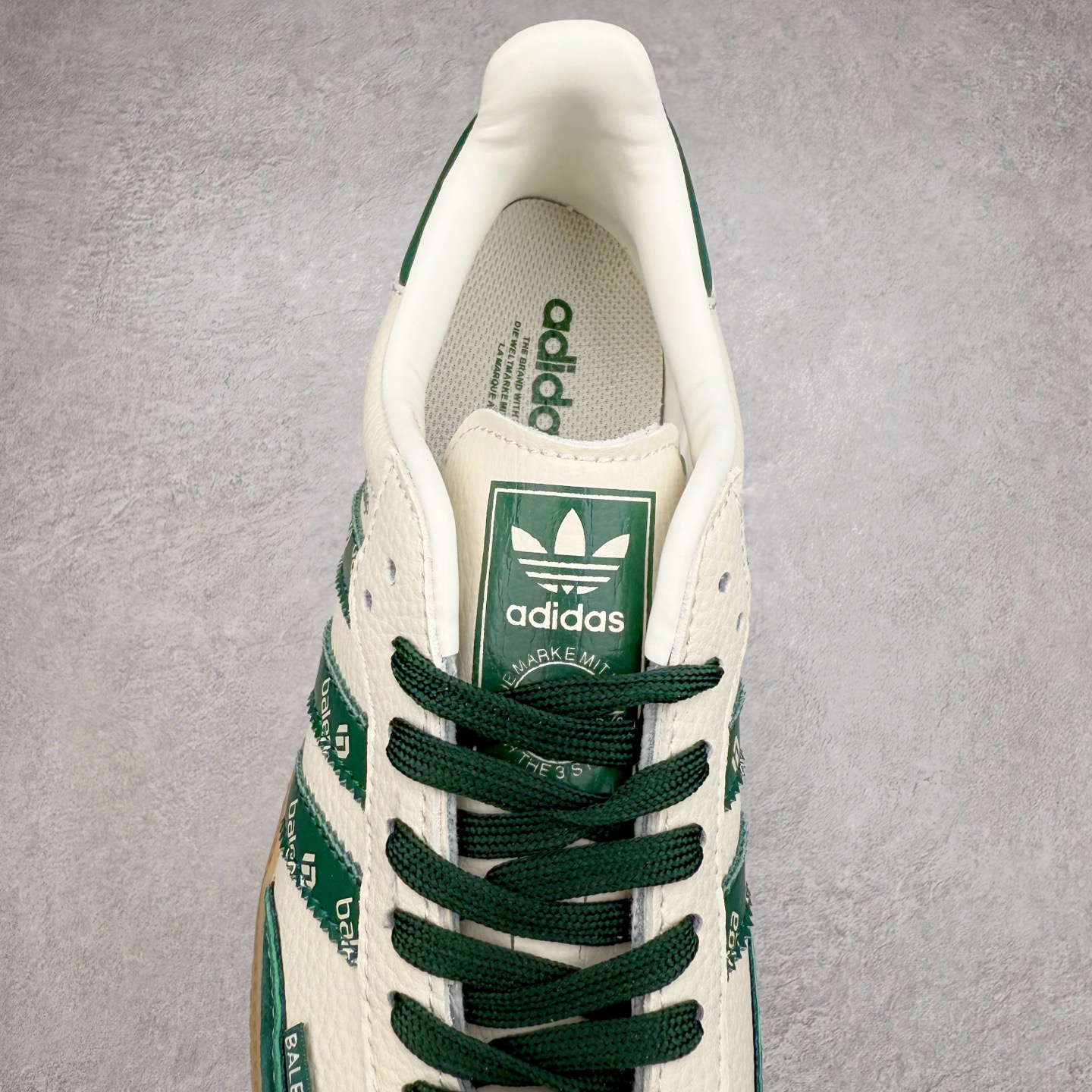 图片[5]-＃C2 AD Original Samba OG 复古经典轻便板鞋 定制配色 XR0002 这款桑巴鞋展示了高质量的工艺 带有装饰的超锁缝制和无缝的手感 柔软、柔软的皮革造型和标志性的3条纹完成了精致的外观 正规合身鞋带 鞋面上有绒面鞋垫 橡胶鞋底 享受正畸套筒软感 自50年代首次亮相以来就一直在赢得粉丝的青睐 尺码：36 36.5 37.5 38 38.5 39 40 40.5 41 42 42.5 43 44 44.5 45-选品中心