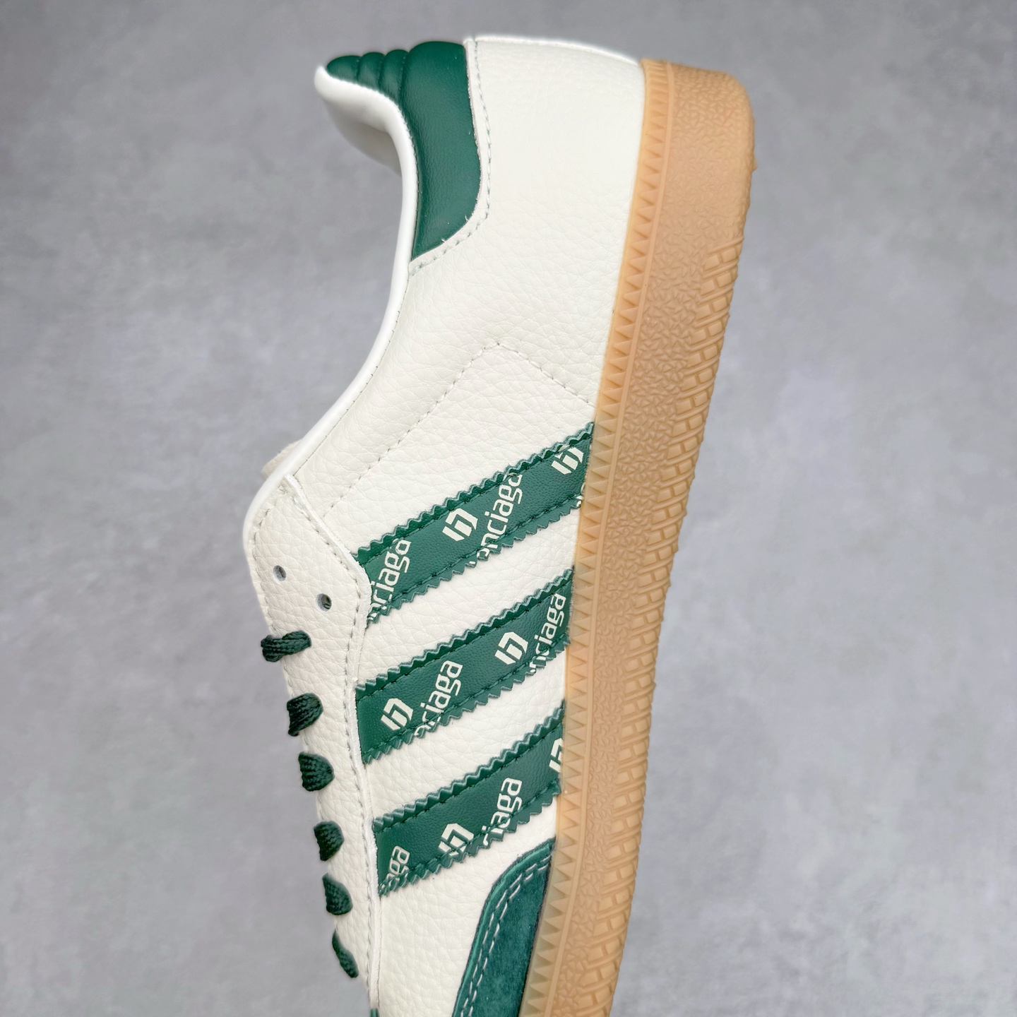 图片[7]-＃C2 AD Original Samba OG 复古经典轻便板鞋 定制配色 XR0002 这款桑巴鞋展示了高质量的工艺 带有装饰的超锁缝制和无缝的手感 柔软、柔软的皮革造型和标志性的3条纹完成了精致的外观 正规合身鞋带 鞋面上有绒面鞋垫 橡胶鞋底 享受正畸套筒软感 自50年代首次亮相以来就一直在赢得粉丝的青睐 尺码：36 36.5 37.5 38 38.5 39 40 40.5 41 42 42.5 43 44 44.5 45-选品中心