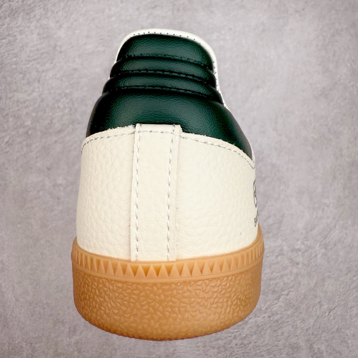 图片[8]-＃C2 AD Original Samba OG 复古经典轻便板鞋 定制配色 XR0002 这款桑巴鞋展示了高质量的工艺 带有装饰的超锁缝制和无缝的手感 柔软、柔软的皮革造型和标志性的3条纹完成了精致的外观 正规合身鞋带 鞋面上有绒面鞋垫 橡胶鞋底 享受正畸套筒软感 自50年代首次亮相以来就一直在赢得粉丝的青睐 尺码：36 36.5 37.5 38 38.5 39 40 40.5 41 42 42.5 43 44 44.5 45-选品中心