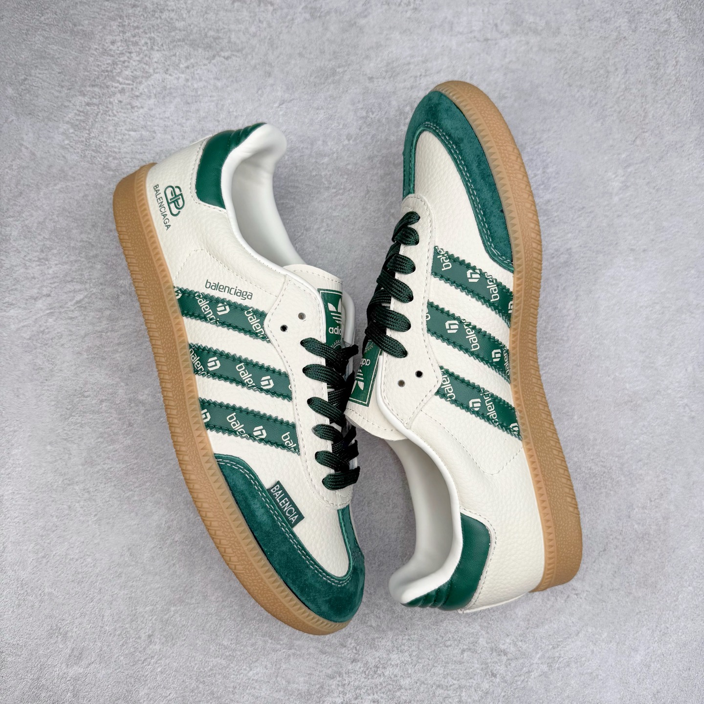 图片[3]-＃C2 AD Original Samba OG 复古经典轻便板鞋 定制配色 XR0002 这款桑巴鞋展示了高质量的工艺 带有装饰的超锁缝制和无缝的手感 柔软、柔软的皮革造型和标志性的3条纹完成了精致的外观 正规合身鞋带 鞋面上有绒面鞋垫 橡胶鞋底 享受正畸套筒软感 自50年代首次亮相以来就一直在赢得粉丝的青睐 尺码：36 36.5 37.5 38 38.5 39 40 40.5 41 42 42.5 43 44 44.5 45-选品中心