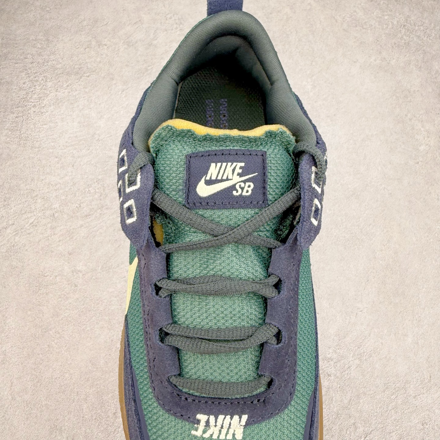 图片[5]-NK SB Day One 低帮休闲板鞋 FN4210-401 鞋款搭载Air Zoom缓震气垫，采用包边结构工艺轻盈柔韧，缔造非凡触板感。织物材料，舒适出众 翻毛皮覆面经久耐穿，塑就挚爱踢板体验。尺码：35.5 36 36.5 37.5 38 38.5 39 40 40.5 41 42 42.5 43 44 44.5 45-选品中心