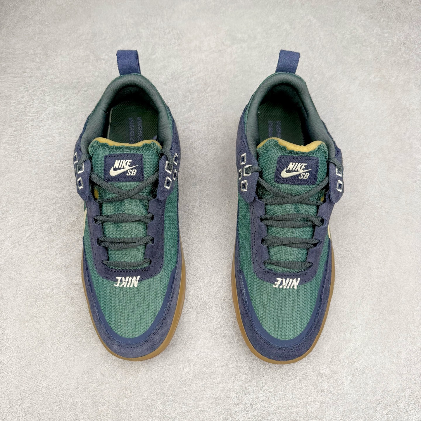 图片[2]-NK SB Day One 低帮休闲板鞋 FN4210-401 鞋款搭载Air Zoom缓震气垫，采用包边结构工艺轻盈柔韧，缔造非凡触板感。织物材料，舒适出众 翻毛皮覆面经久耐穿，塑就挚爱踢板体验。尺码：35.5 36 36.5 37.5 38 38.5 39 40 40.5 41 42 42.5 43 44 44.5 45-选品中心