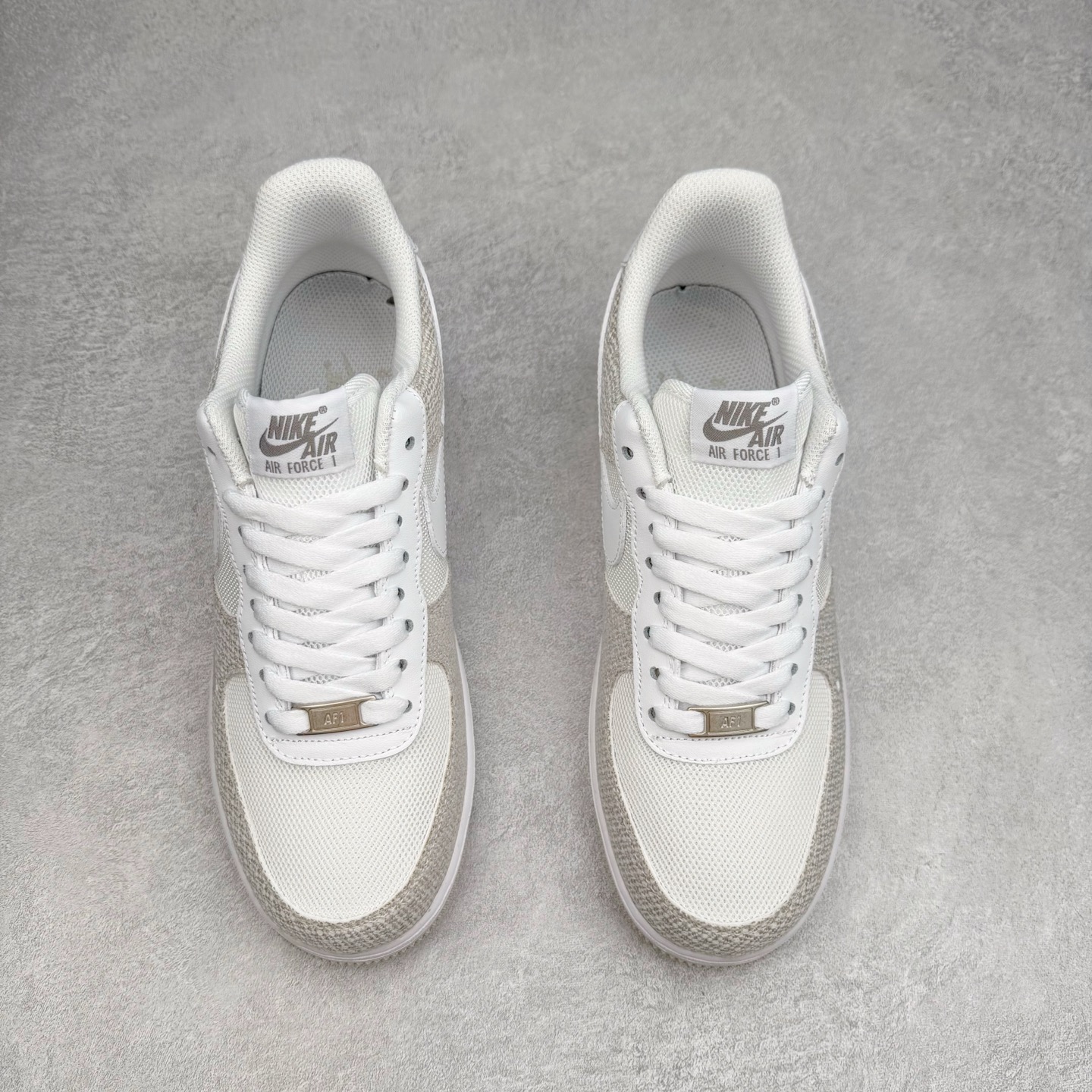 图片[2]-NK Air Force 1´07 Low 空军一号低帮百搭休闲运动板鞋 ZH0316-092 柔软、弹性十足的缓震性能和出色的中底设计 横跨复古与现代的外型结合 造就出风靡全球 三十多年的Force 1 直到今天还深受青睐 实拍调校N版已经零色差零失真 百分百还原实物色彩所见即所得 不存在货不对板色差等低级问题 选购参考实物拍摄 不混卖不参货 只用心做好货严格选品 承诺混一赔十 尺码：36 36.5 37.5 38 38.5 39 40 40.5 41 42 42.5 43 44 44.5 45-选品中心