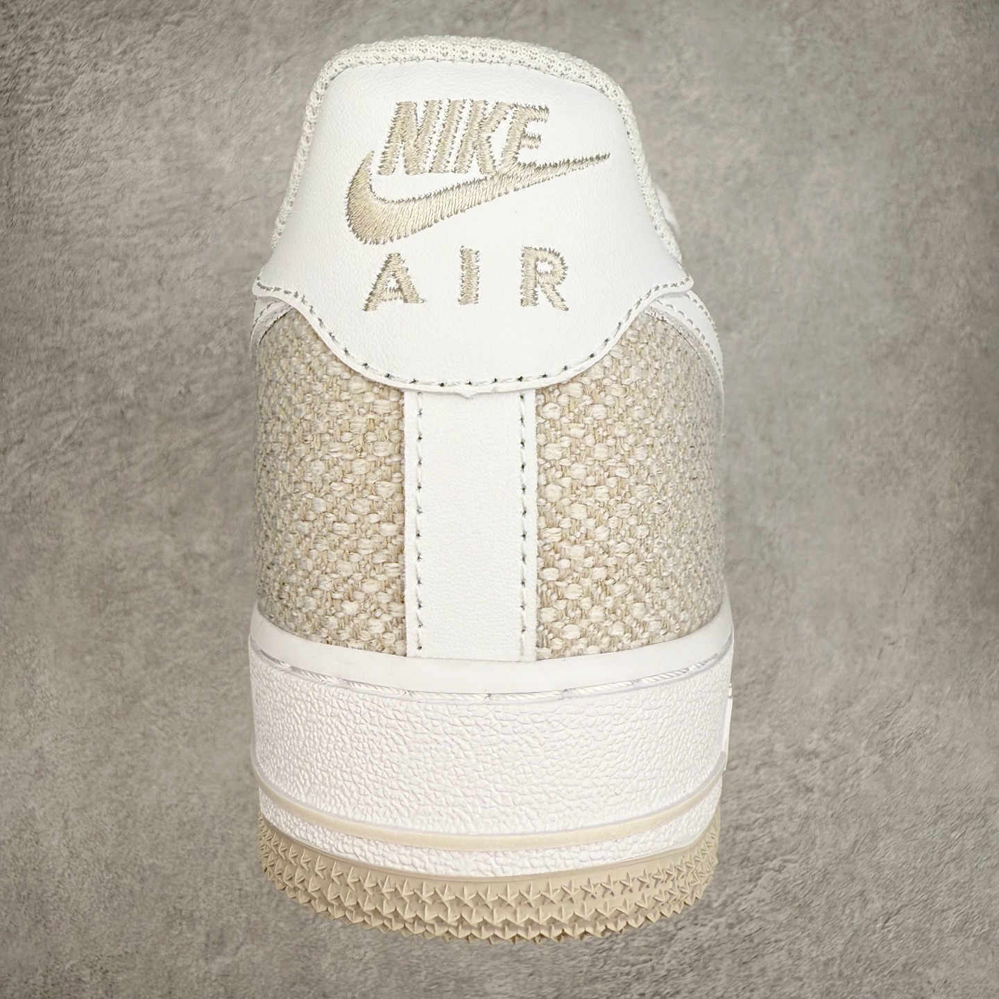 图片[8]-NK Air Force 1´07 Low 空军一号低帮百搭休闲运动板鞋 ZH0316-092 柔软、弹性十足的缓震性能和出色的中底设计 横跨复古与现代的外型结合 造就出风靡全球 三十多年的Force 1 直到今天还深受青睐 实拍调校N版已经零色差零失真 百分百还原实物色彩所见即所得 不存在货不对板色差等低级问题 选购参考实物拍摄 不混卖不参货 只用心做好货严格选品 承诺混一赔十 尺码：36 36.5 37.5 38 38.5 39 40 40.5 41 42 42.5 43 44 44.5 45-选品中心