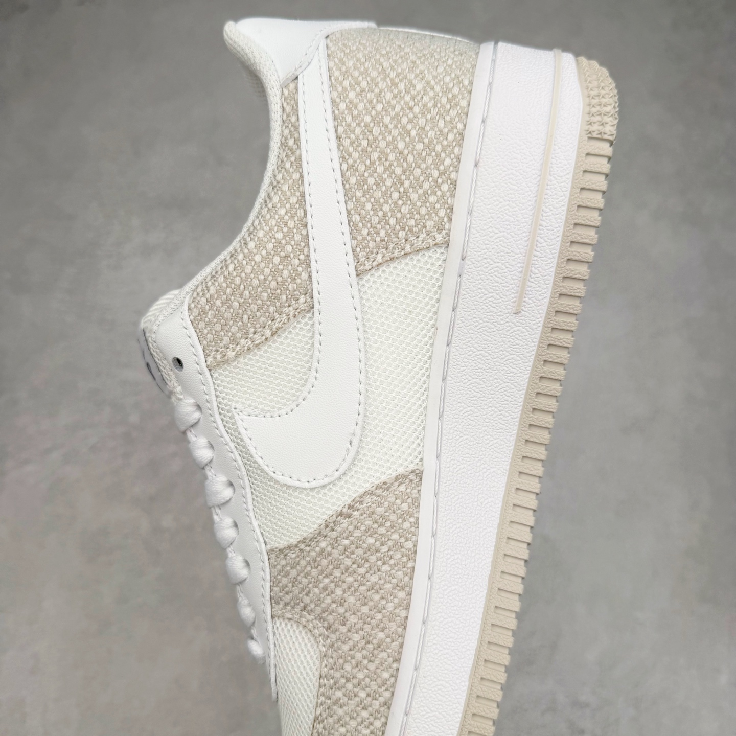 图片[7]-NK Air Force 1´07 Low 空军一号低帮百搭休闲运动板鞋 ZH0316-092 柔软、弹性十足的缓震性能和出色的中底设计 横跨复古与现代的外型结合 造就出风靡全球 三十多年的Force 1 直到今天还深受青睐 实拍调校N版已经零色差零失真 百分百还原实物色彩所见即所得 不存在货不对板色差等低级问题 选购参考实物拍摄 不混卖不参货 只用心做好货严格选品 承诺混一赔十 尺码：36 36.5 37.5 38 38.5 39 40 40.5 41 42 42.5 43 44 44.5 45-选品中心