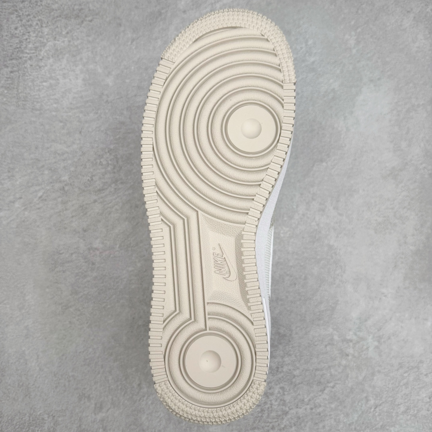 图片[9]-NK Air Force 1´07 Low 空军一号低帮百搭休闲运动板鞋 ZH0316-092 柔软、弹性十足的缓震性能和出色的中底设计 横跨复古与现代的外型结合 造就出风靡全球 三十多年的Force 1 直到今天还深受青睐 实拍调校N版已经零色差零失真 百分百还原实物色彩所见即所得 不存在货不对板色差等低级问题 选购参考实物拍摄 不混卖不参货 只用心做好货严格选品 承诺混一赔十 尺码：36 36.5 37.5 38 38.5 39 40 40.5 41 42 42.5 43 44 44.5 45-选品中心