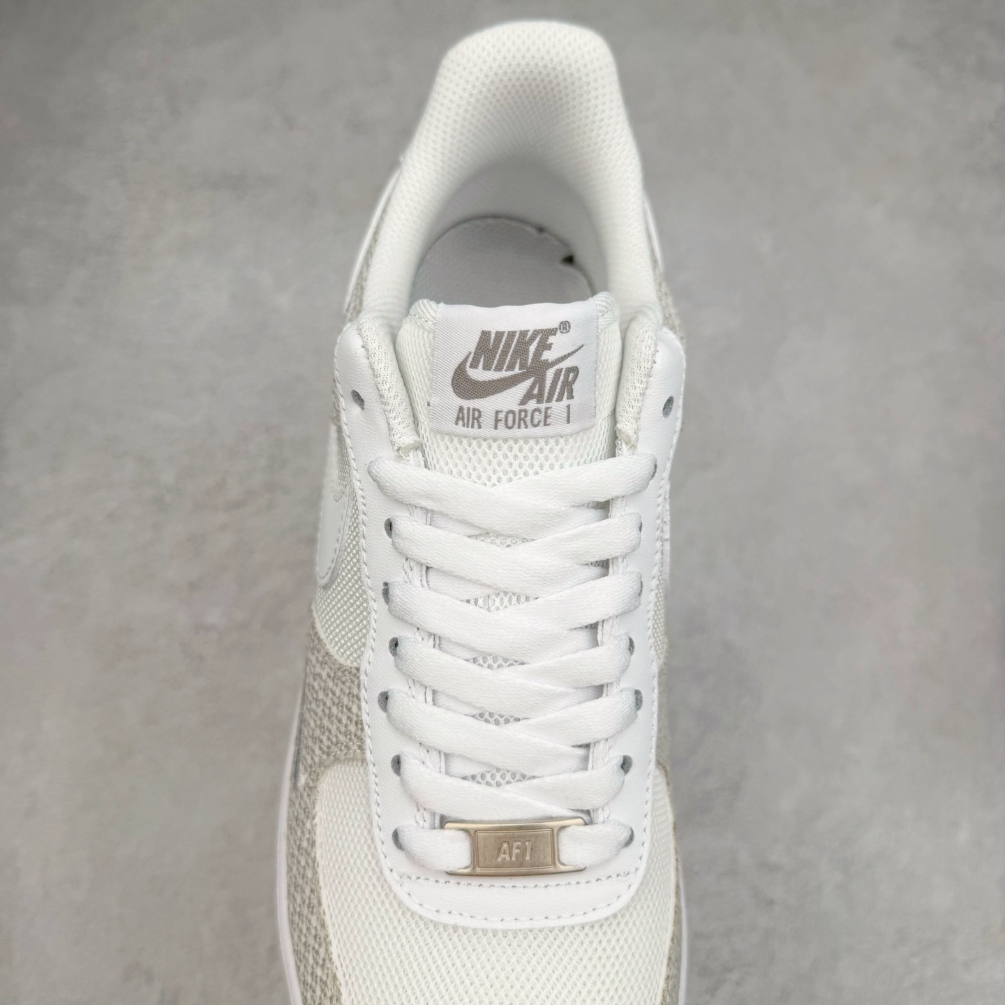 图片[5]-NK Air Force 1´07 Low 空军一号低帮百搭休闲运动板鞋 ZH0316-092 柔软、弹性十足的缓震性能和出色的中底设计 横跨复古与现代的外型结合 造就出风靡全球 三十多年的Force 1 直到今天还深受青睐 实拍调校N版已经零色差零失真 百分百还原实物色彩所见即所得 不存在货不对板色差等低级问题 选购参考实物拍摄 不混卖不参货 只用心做好货严格选品 承诺混一赔十 尺码：36 36.5 37.5 38 38.5 39 40 40.5 41 42 42.5 43 44 44.5 45-选品中心