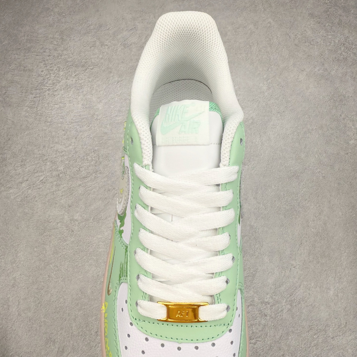 图片[5]-NK Air Force 1´07 Low 空军一号低帮百搭休闲运动板鞋 UB3310-990 柔软、弹性十足的缓震性能和出色的中底设计 横跨复古与现代的外型结合 造就出风靡全球 三十多年的Force 1 直到今天还深受青睐 实拍调校N版已经零色差零失真 百分百还原实物色彩所见即所得 不存在货不对板色差等低级问题 选购参考实物拍摄 不混卖不参货 只用心做好货严格选品 承诺混一赔十 尺码：36 36.5 37.5 38 38.5 39 40 40.5 41 42 42.5 43 44 44.5 45-选品中心