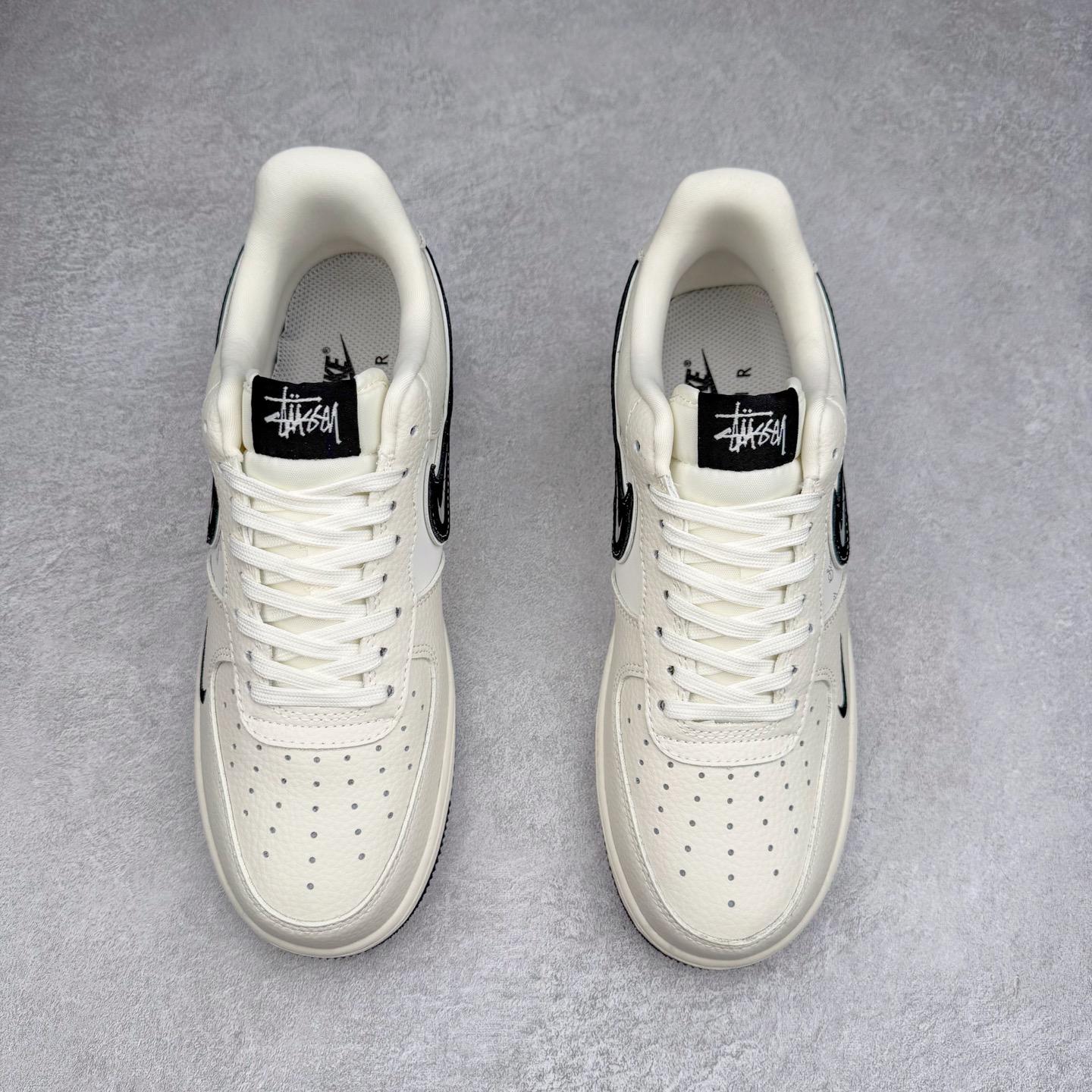 图片[2]-NK Air Force 1´07 Low 空军一号低帮百搭休闲运动板鞋 KK1988-093 柔软、弹性十足的缓震性能和出色的中底设计 横跨复古与现代的外型结合 造就出风靡全球 三十多年的Force 1 直到今天还深受青睐 实拍调校N版已经零色差零失真 百分百还原实物色彩所见即所得 不存在货不对板色差等低级问题 选购参考实物拍摄 不混卖不参货 只用心做好货严格选品 承诺混一赔十 尺码：36 36.5 37.5 38 38.5 39 40 40.5 41 42 42.5 43 44 44.5 45-选品中心