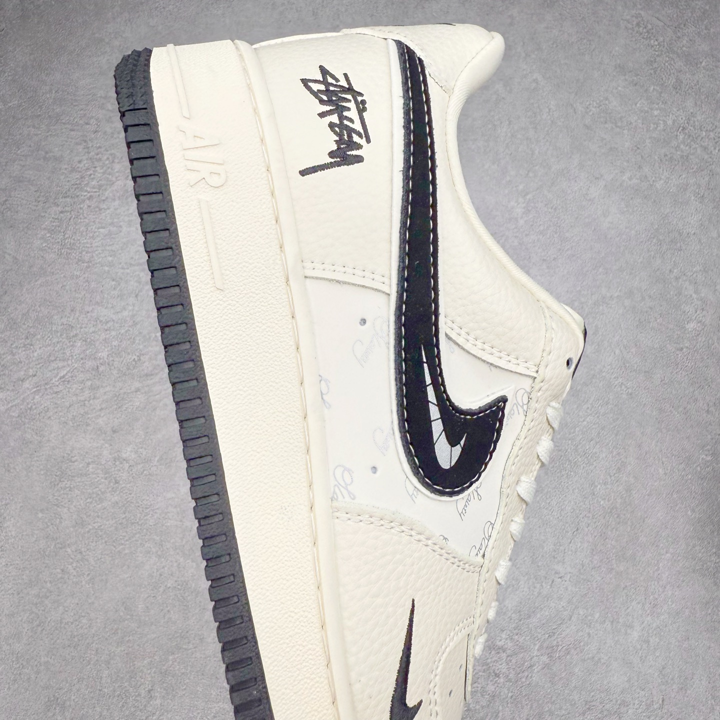 图片[6]-NK Air Force 1´07 Low 空军一号低帮百搭休闲运动板鞋 KK1988-093 柔软、弹性十足的缓震性能和出色的中底设计 横跨复古与现代的外型结合 造就出风靡全球 三十多年的Force 1 直到今天还深受青睐 实拍调校N版已经零色差零失真 百分百还原实物色彩所见即所得 不存在货不对板色差等低级问题 选购参考实物拍摄 不混卖不参货 只用心做好货严格选品 承诺混一赔十 尺码：36 36.5 37.5 38 38.5 39 40 40.5 41 42 42.5 43 44 44.5 45-选品中心