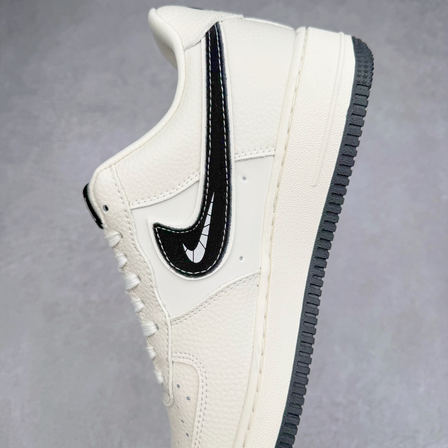 图片[7]-NK Air Force 1´07 Low 空军一号低帮百搭休闲运动板鞋 KK1988-093 柔软、弹性十足的缓震性能和出色的中底设计 横跨复古与现代的外型结合 造就出风靡全球 三十多年的Force 1 直到今天还深受青睐 实拍调校N版已经零色差零失真 百分百还原实物色彩所见即所得 不存在货不对板色差等低级问题 选购参考实物拍摄 不混卖不参货 只用心做好货严格选品 承诺混一赔十 尺码：36 36.5 37.5 38 38.5 39 40 40.5 41 42 42.5 43 44 44.5 45-选品中心