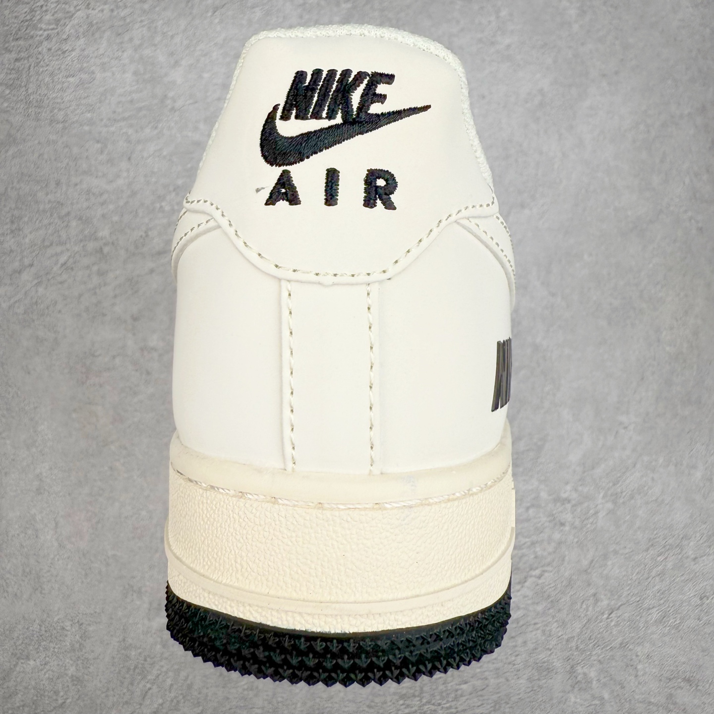 图片[8]-NK Air Force 1´07 Low 空军一号低帮百搭休闲运动板鞋 XX3168-183 柔软、弹性十足的缓震性能和出色的中底设计 横跨复古与现代的外型结合 造就出风靡全球 三十多年的Force 1 直到今天还深受青睐 实拍调校N版已经零色差零失真 百分百还原实物色彩所见即所得 不存在货不对板色差等低级问题 选购参考实物拍摄 不混卖不参货 只用心做好货严格选品 承诺混一赔十 尺码：36 36.5 37.5 38 38.5 39 40 40.5 41 42 42.5 43 44 44.5 45-选品中心