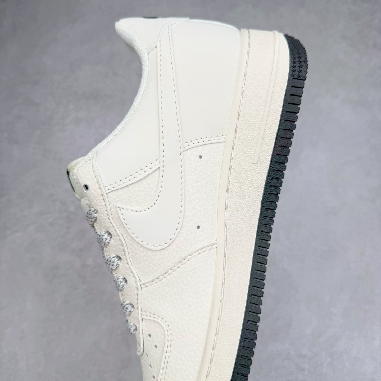 图片[7]-NK Air Force 1´07 Low 空军一号低帮百搭休闲运动板鞋 XX3168-183 柔软、弹性十足的缓震性能和出色的中底设计 横跨复古与现代的外型结合 造就出风靡全球 三十多年的Force 1 直到今天还深受青睐 实拍调校N版已经零色差零失真 百分百还原实物色彩所见即所得 不存在货不对板色差等低级问题 选购参考实物拍摄 不混卖不参货 只用心做好货严格选品 承诺混一赔十 尺码：36 36.5 37.5 38 38.5 39 40 40.5 41 42 42.5 43 44 44.5 45-选品中心